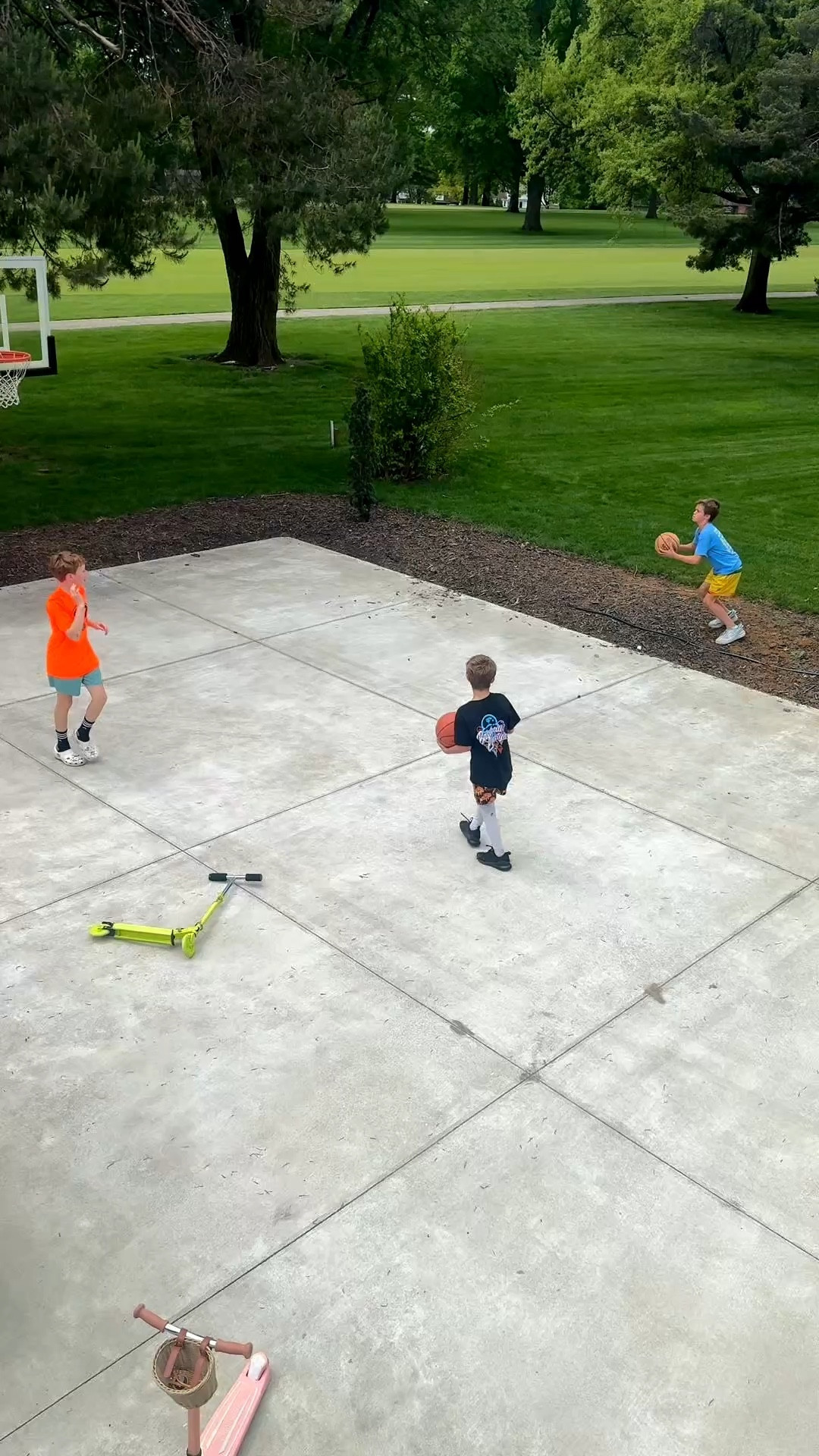 POV: 4 kids + 1 fan = chaos 😂
this one actually solved the fighting AND keeps everyone cool (the mist is a game changer)

linking it for you 🤍 #dreo #momlife #amazonfinds #homehacks #summermusthaves 

#LTKSwim #LTKMothersDay #LTKmomlife