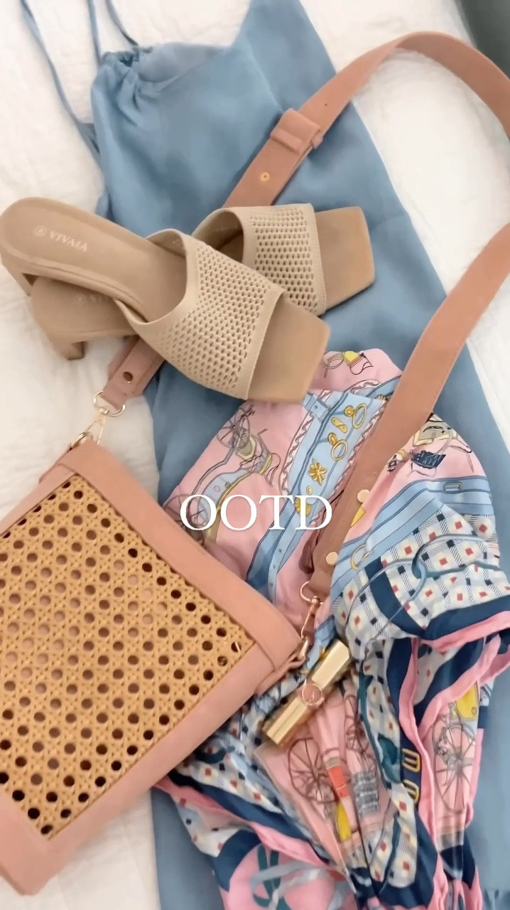 Wearing a flowy chambray maxi, Hermes scarf, rattan bag and neutral heels for an easy breezy ootd 

Reistor is a brand known for minimal style, timeless and sustainable outfits with a focus on everyday styles. This dress is made of eco-friendly fabric perfect for hot days and can be dressed up or down with so many different accessories. 


#LTKOver40 #LTKMidsize #LTKVideo