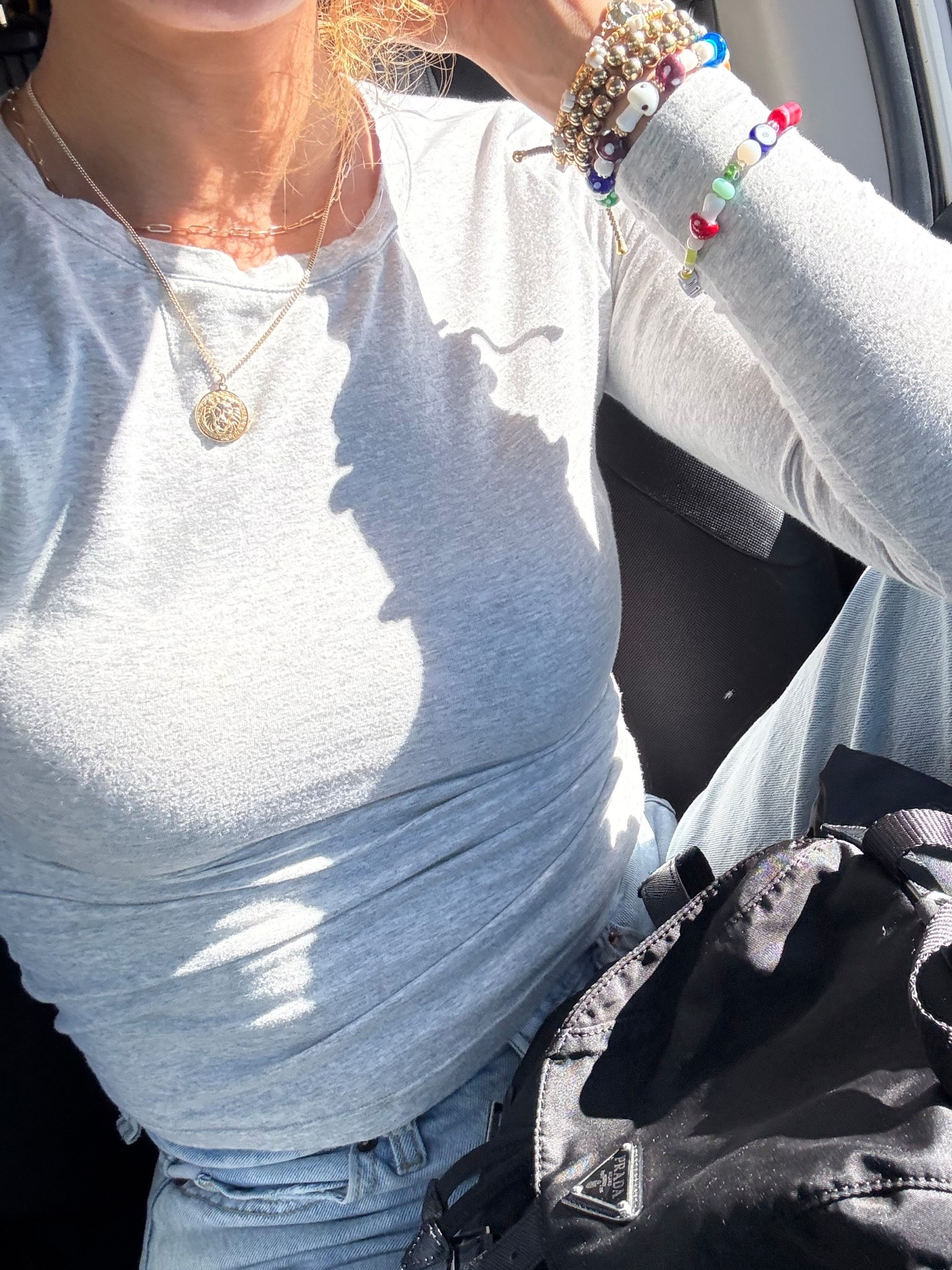 Be really into basics recently. 
This Amazon shirt is my new go to, I got it in 3 other colors 😅



#basics #amazonfashion #womensbasics #skimsdupe 