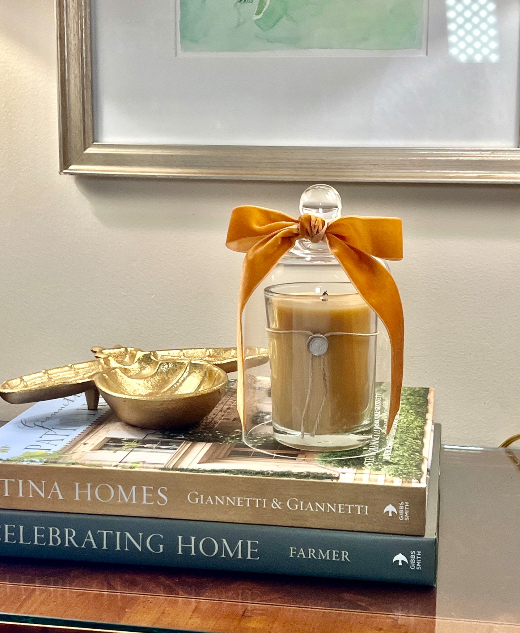 ✨ Cozy corners done right ✨
Stack your favorite coffee table books, add a pretty glass candle (bonus points for a velvet ribbon!), and tuck in something metallic for warmth. It’s such an easy way to make any spot feel elevated and inviting — especially during the holidays.

Shop the look:
📚 Patina Homes by Giannetti & Giannetti
📚 Celebrating Home by James T. Farmer
🕯️ Glass cloche candle with velvet bow
🍂 Gold accent dish

#HomeStyling #LTKHome #SouthernStyle #CozyCorners #BookStackStyle #HomeDecorInspo #CoffeeTableDecor #ElegantHome #TimelessDesign

#LTKSeasonal #LTKHome #LTKHoliday