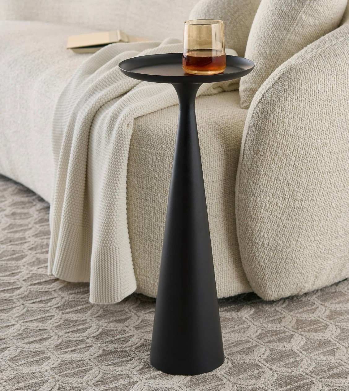 Black table 

#LTKHome