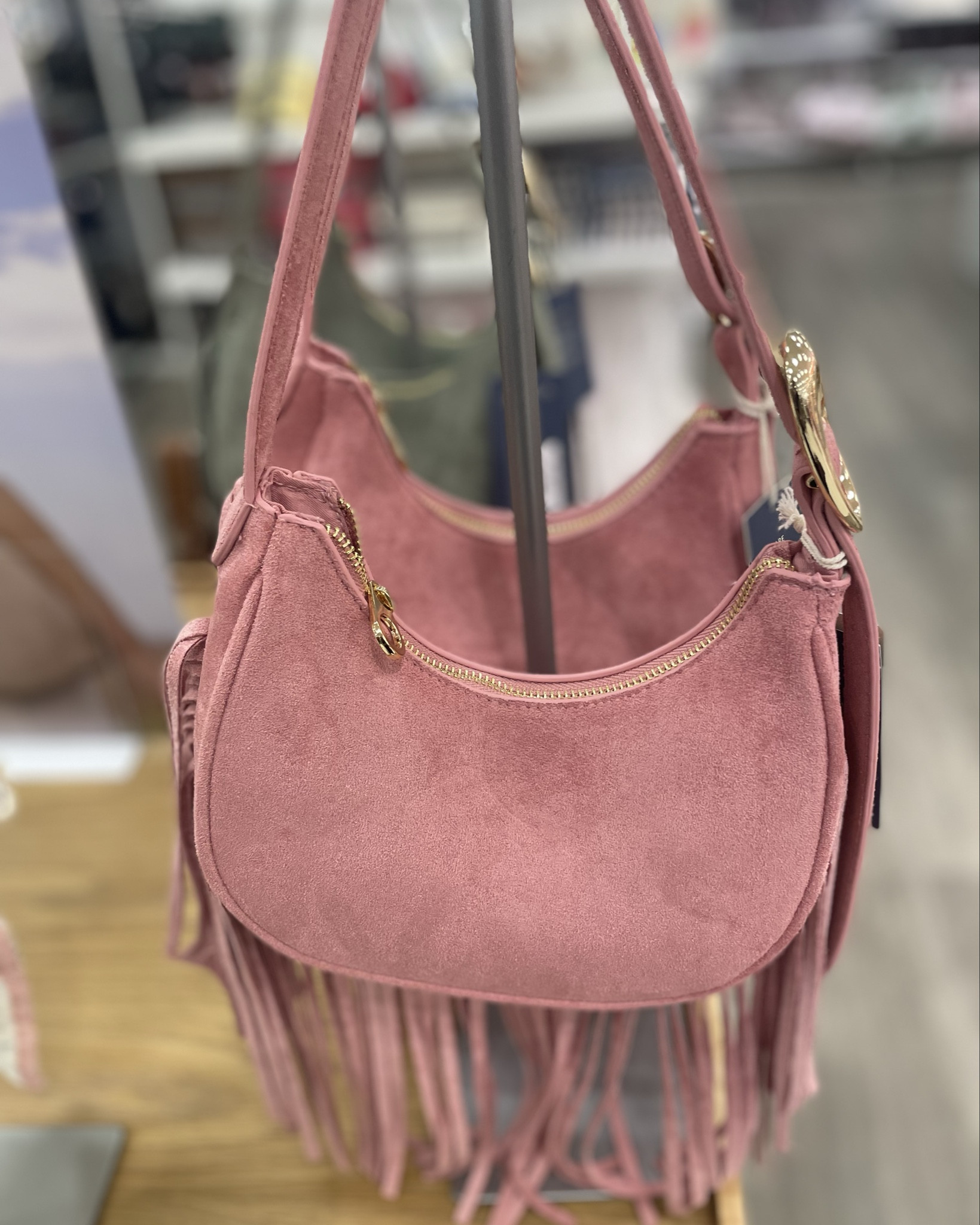 Universal Thread Western shoulder bag
Faux-suede  fringe
With shoulder strap 