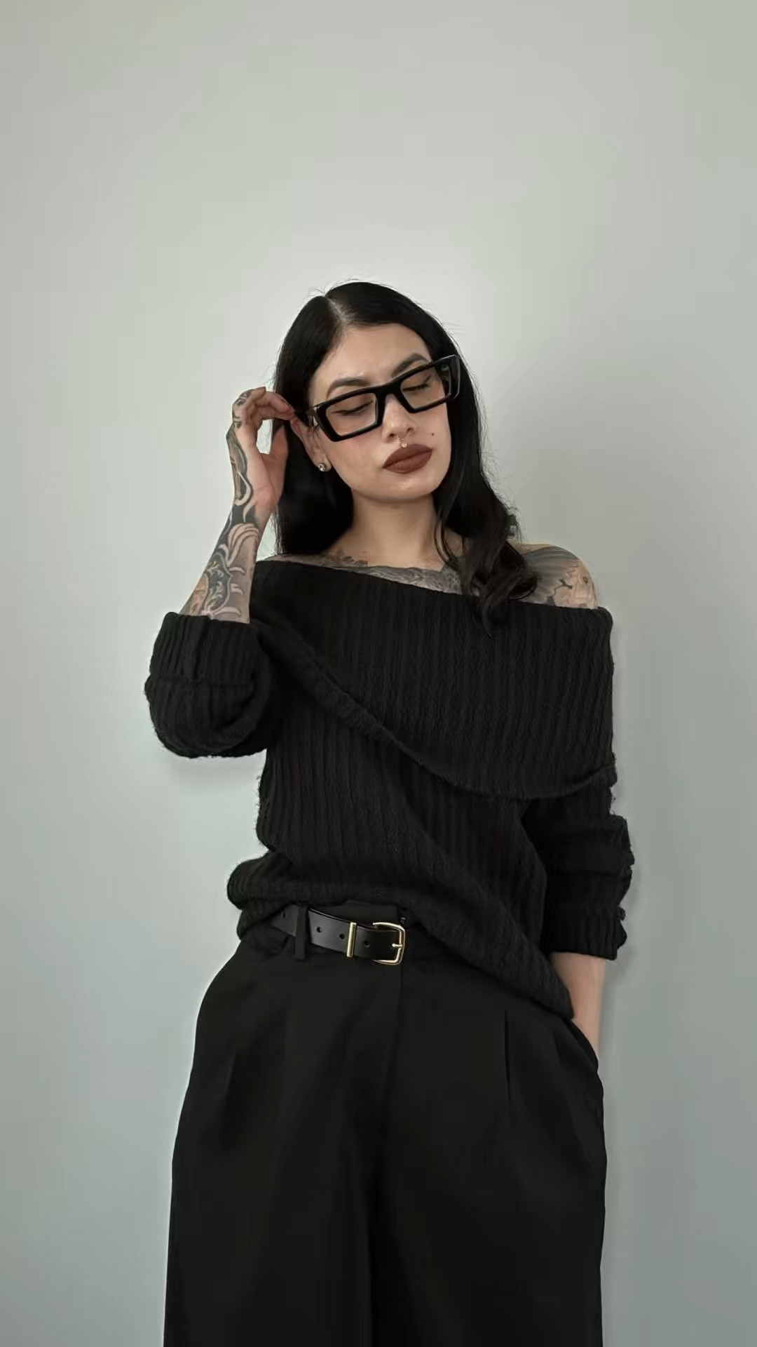 Wearing the Madewell Harlow Super Wide trousers sized up for an oversized look 🖤

#LTKFindsUnder100 #LTKStyleTip #LTKSaleAlert