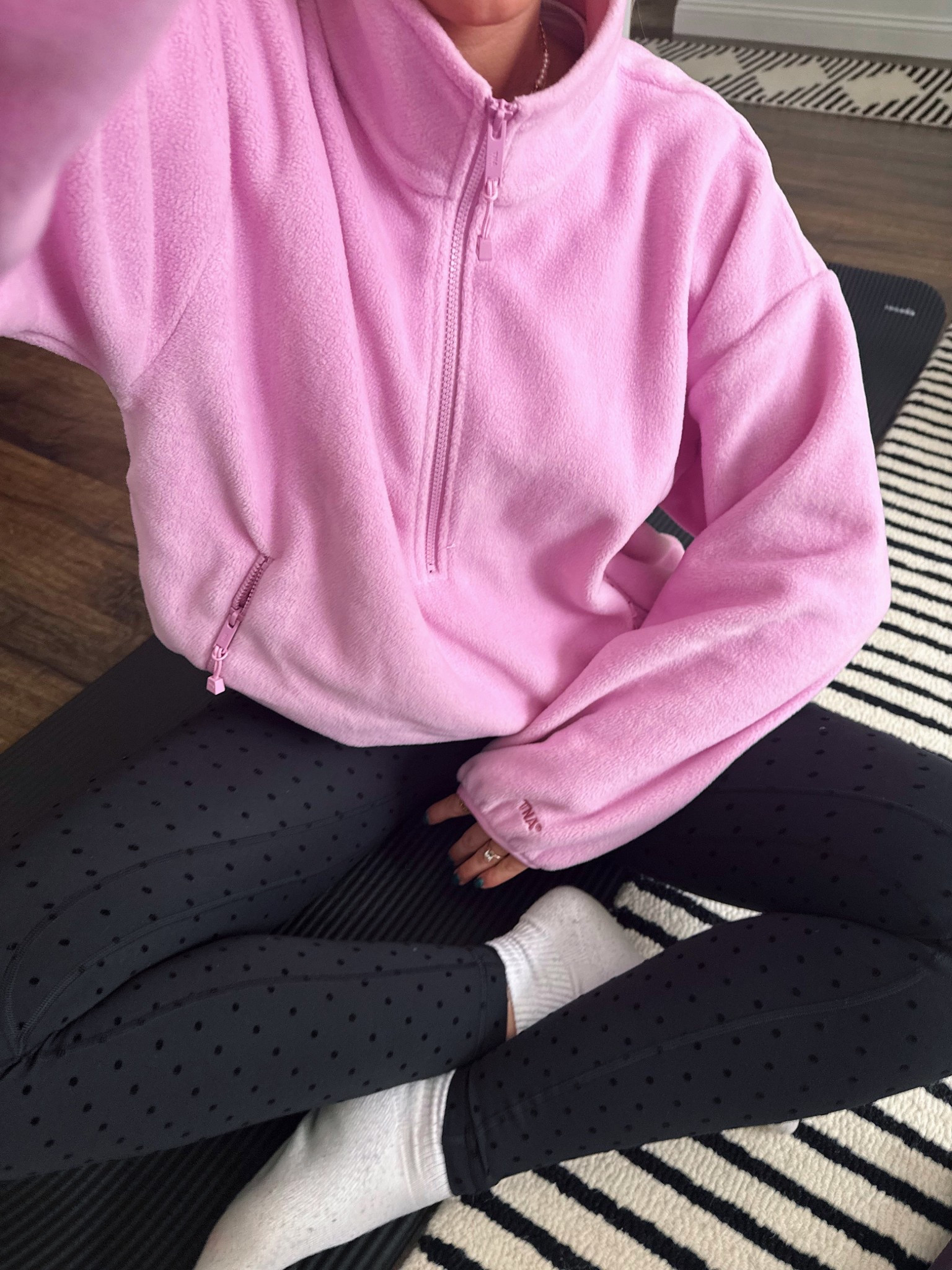 Best color combo 🖤🩷🖤🩷

#LTKActive #LTKootd