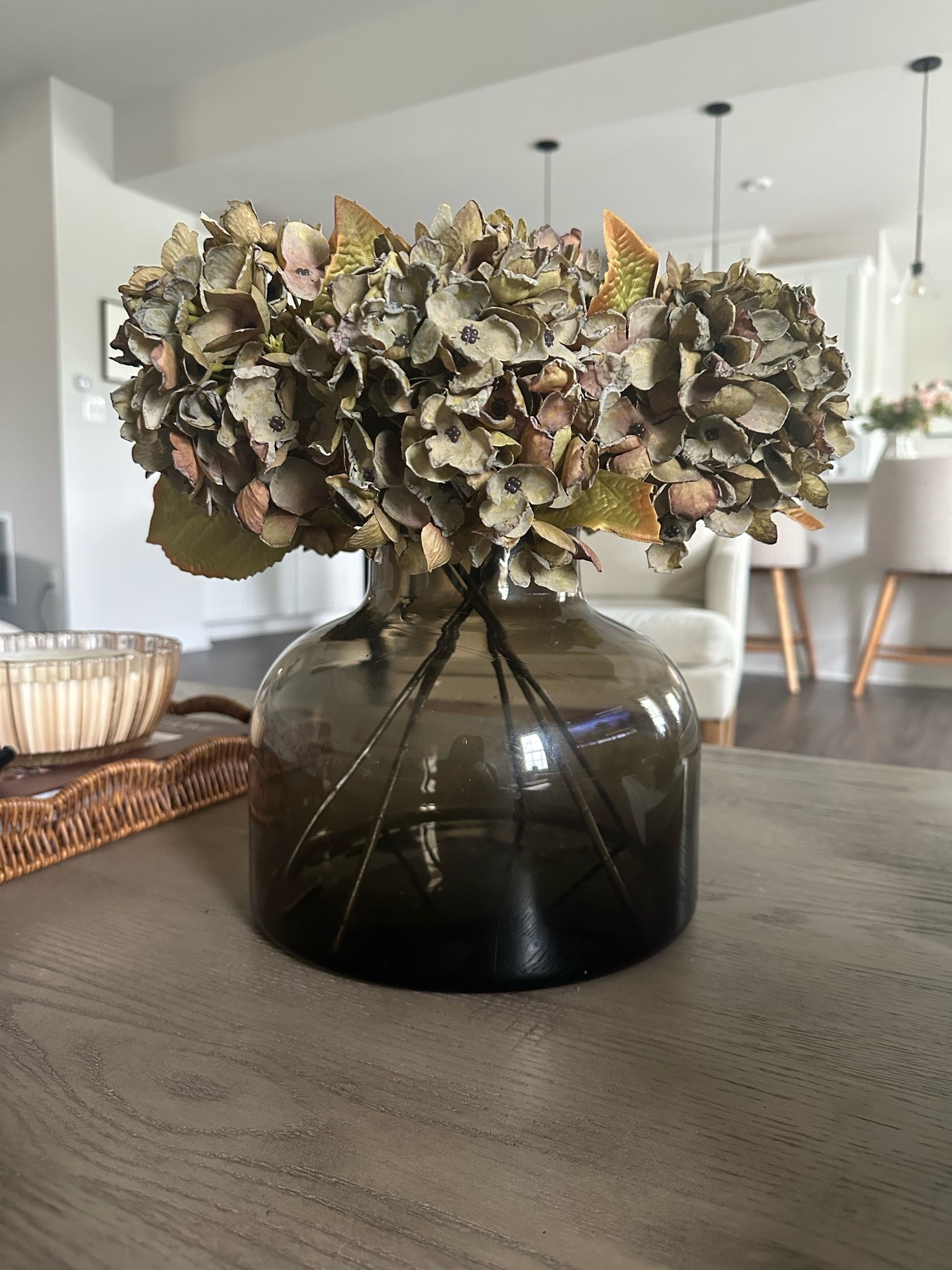 Realistic hydrangea stems! Comes in multiple color options



Faux florals, artificial stems, home decor