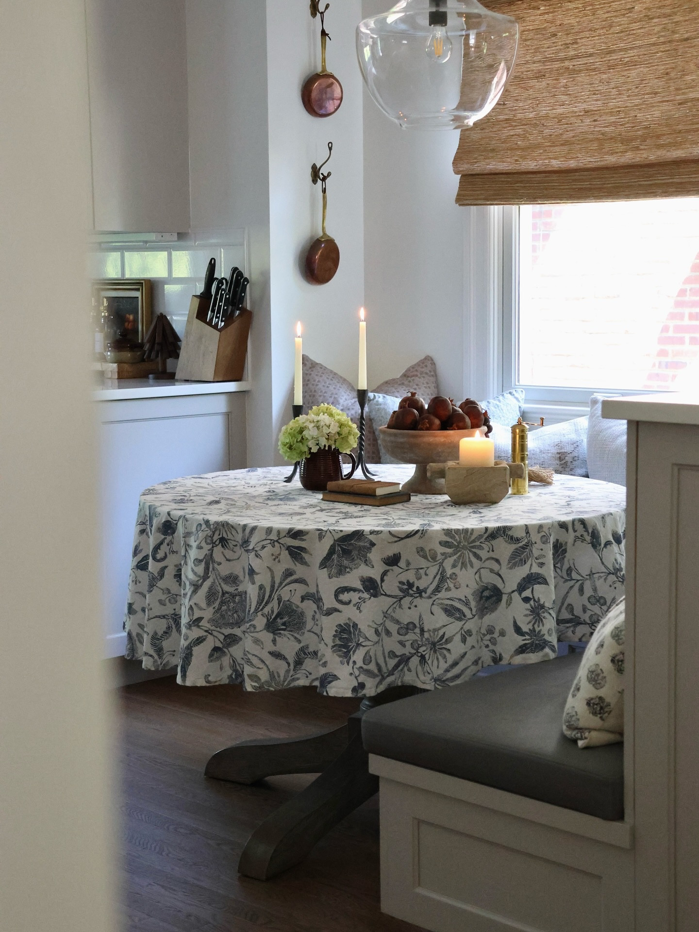 Friday 📸 stills featuring my dining nook 🥰

If you liked learning more about creative design solutions, FOLLOW @colettemarieinteriors and SAVE for later for more home inspo🤎

↑ SHOP my LTK account 🔗 in bio
_________________________________________

Dining Nook | Rustic Vintage Charm | Collected Decor | Character l Mixing Old & New l Timeless Interiors | Modern Organic | Transitional Design | Cozy Home | Kitchen Reno | My Home Style