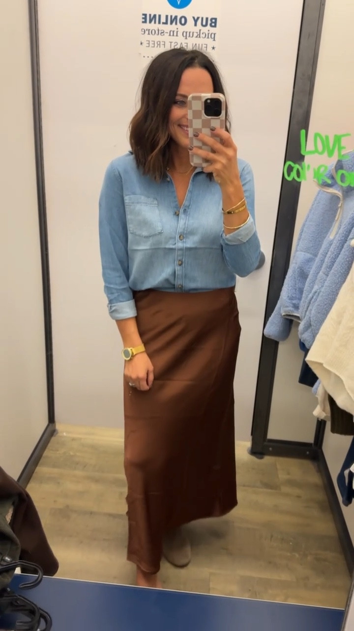 Y’all Thanksgiving and all the fun holiday parties are just around the corner, and this maxi skirt and button down denim shirt combo is an ideal look for those gatherings!!
Super comfy yet looks stylish and elevated 🤩

Thanksgiving outfit, fall fashion, holiday party look, elevated look, Old Navy, VintagePickin



#LTKStyleTip #LTKHoliday #LTKParties