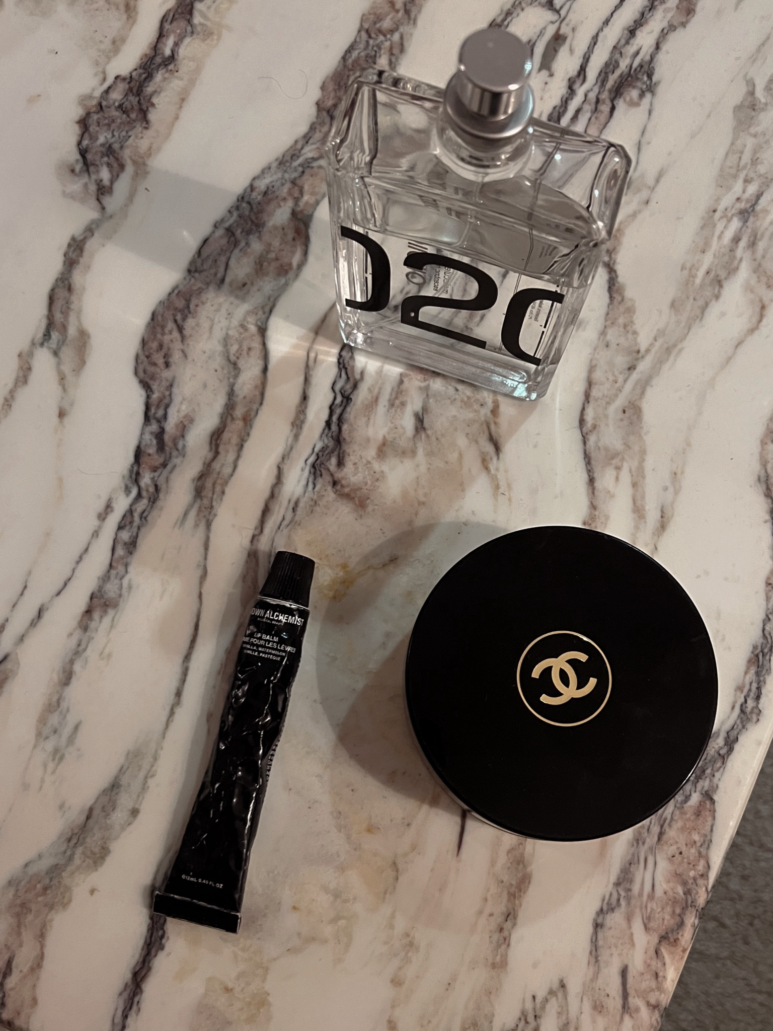 The best nourishing lip balm, cream bronzer and my signature fragrance

Lip balm, grown alchemist, Chanel cream bronzer, escentric molecules perfume, Chanel les beiges bronzing cream



#LTKmakeup #LTKuk #LTKbeauty