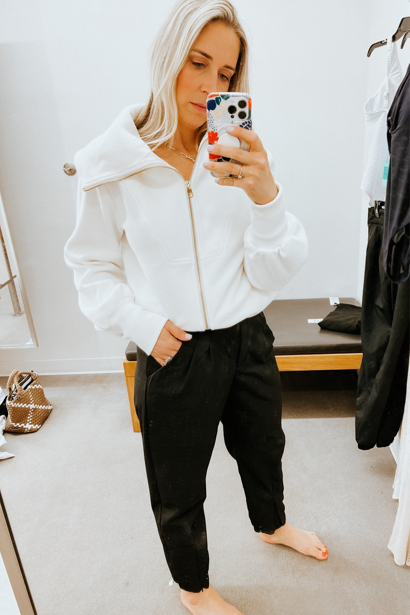 Weekend look in Varley and Nike joggers. 

Nike pants - barrel style leg, thicker material (nylon), pleated, trouser style. 

Varley jacket, full zip

#varley #traveloutfit #comfortable #athleisure #chic #casual #weekend 



#LTKSeasonal #LTKfit #LTKtravel