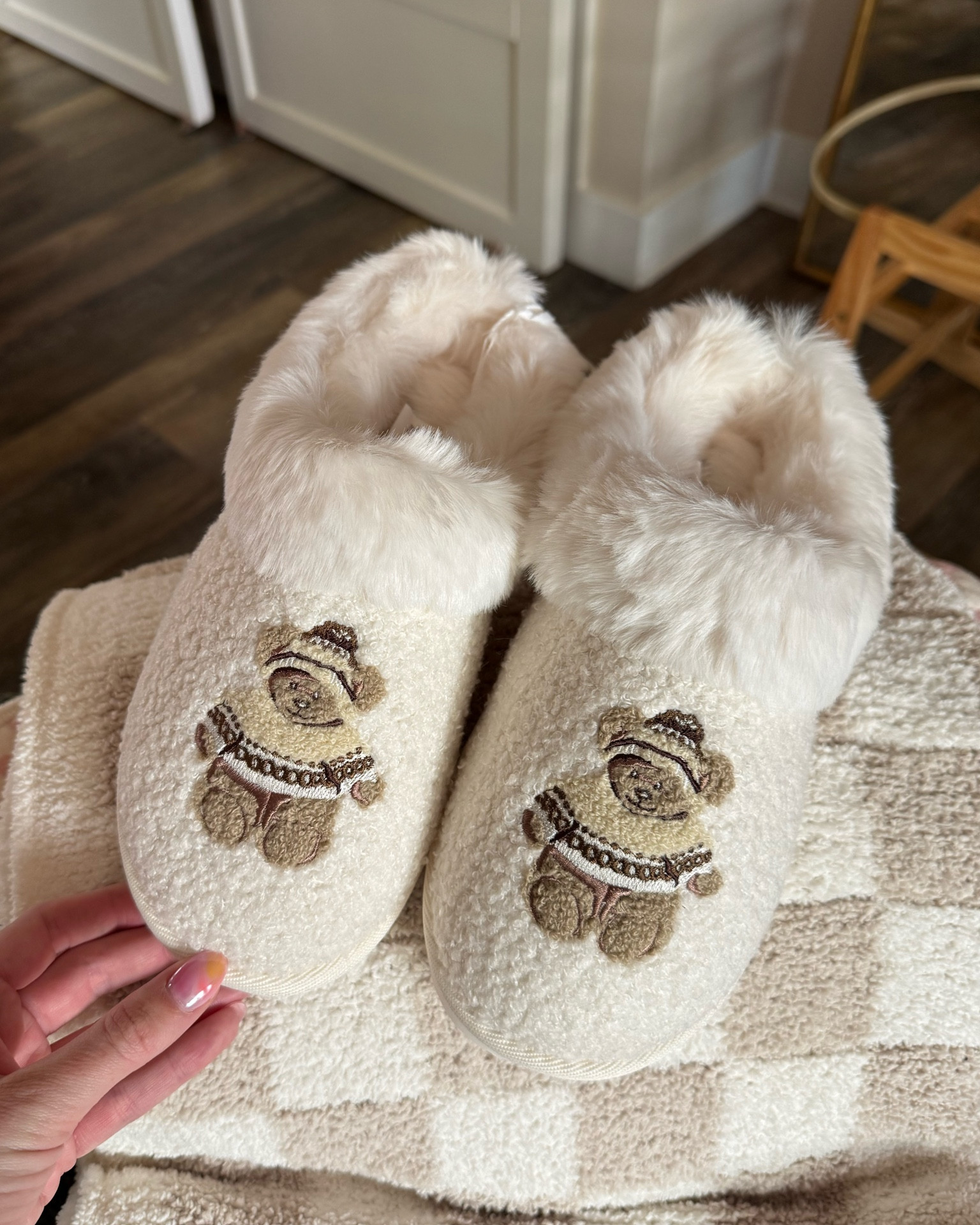 Okay the cutest Teddy slippers!!! Major Ralph Lauren vibes 🧸🤎 run true to size and sooo soft!!!

Aerie, holiday slippers, winter slippers, teddy bears 

#LTKSeasonal #LTKFindsUnder50 #LTKHoliday