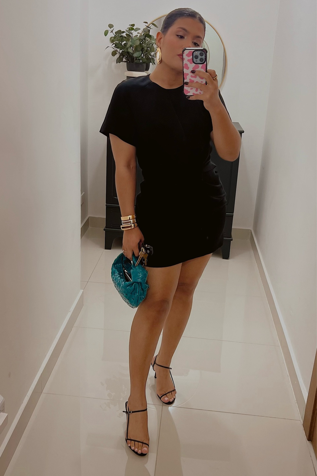 Little black dress ✨🥂 Realmente es un top y una mini falda pero juntos parece un vestido 💅🏼 aquí pongo similares ⬇️ 

#LTKbeauty #LTKstyletip #LTKGiftGuide