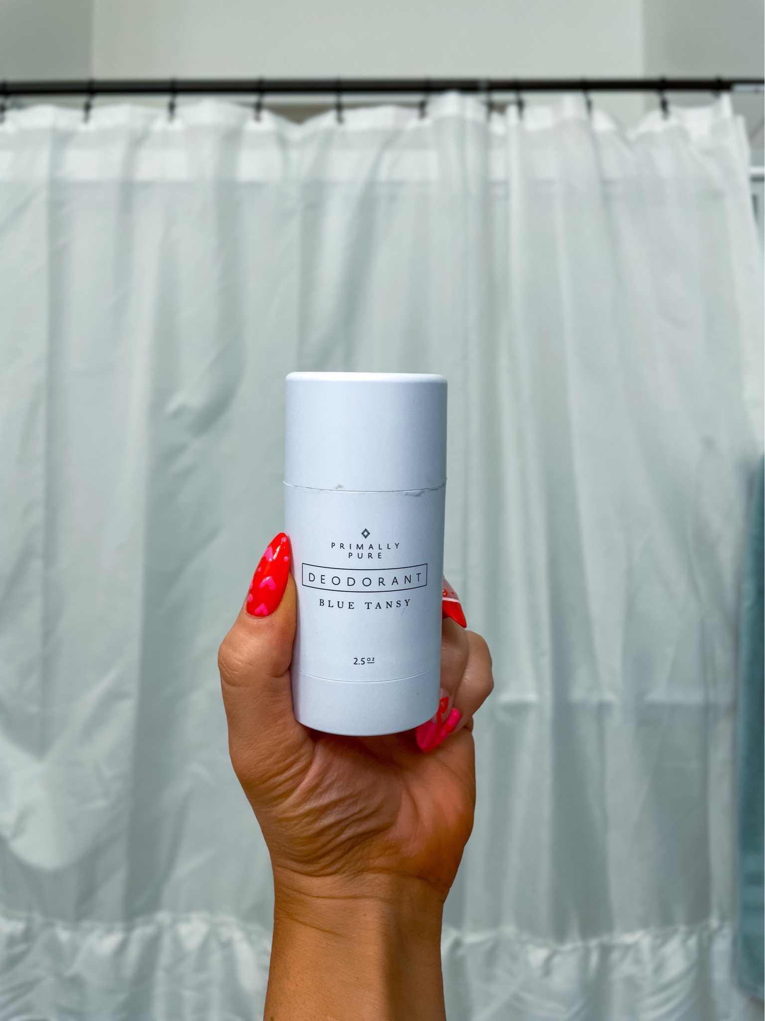 Roses might be red, but my tansy is blue…? Okay so my Vday rhymes aren’t the best but this all natural deodorant sure IS! 👌🏼😜 I’ve been using this for months now & have nothing but good things to say! ❤️🩷💙🩵


#PrimallyPure #AllNatural #Natural #Deodorant #Bluetansy #Vday #SmellGood #TrendyBeauty  