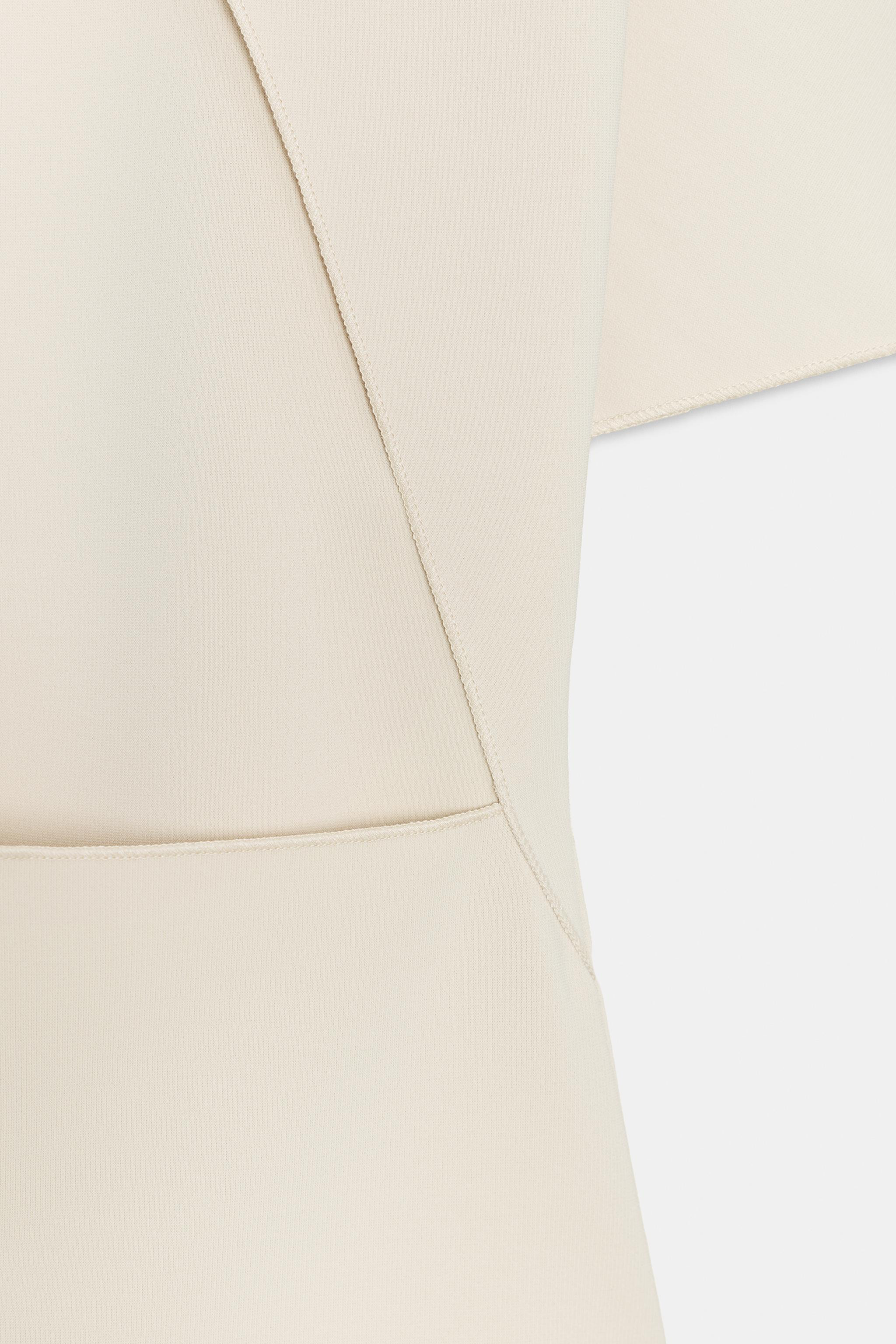 Round neck top with short sleeves. Back cut out detail. Straight hem. | Zara US