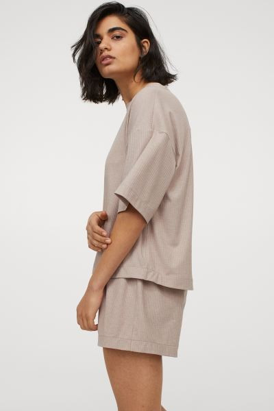 Find in-store
                           Not available in stores | H&M (US + CA)