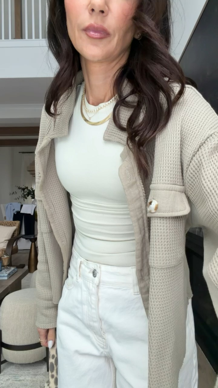 Travel outfit, amazon cropped jacket, skims tee, white jeans, tory burch shoulder bag, annabrstyle

#LTKOver40 #LTKootd #LTKTravel