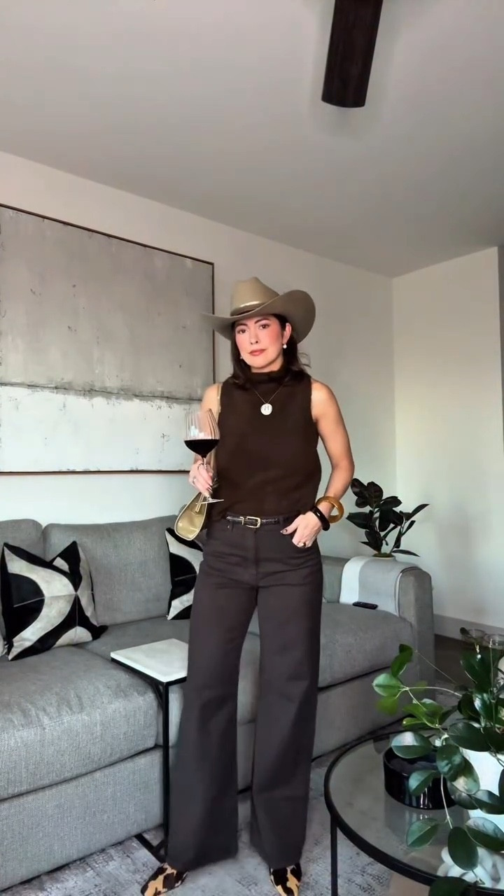 taking my new hat for a spin

#ootd #westernfashion #westernstyle #cowboyhat @hm @ab.lino @ysl