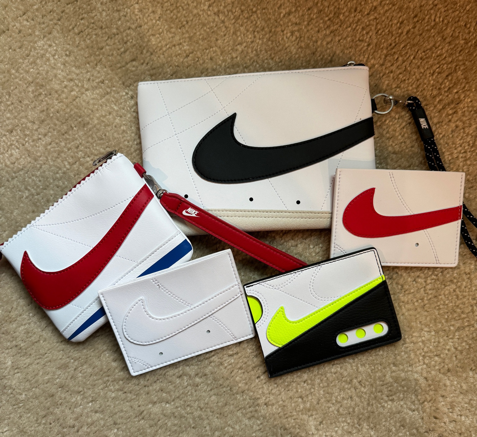 完売必須!☆Nike Icon Cortez Wristlet Nike Icon Cortez