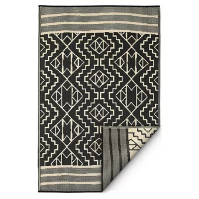 Fab Habitat™ Kilimanjaro 5' x 8' Indoor/Outdoor Woven Area Rug in Black | Bed Bath & Beyond