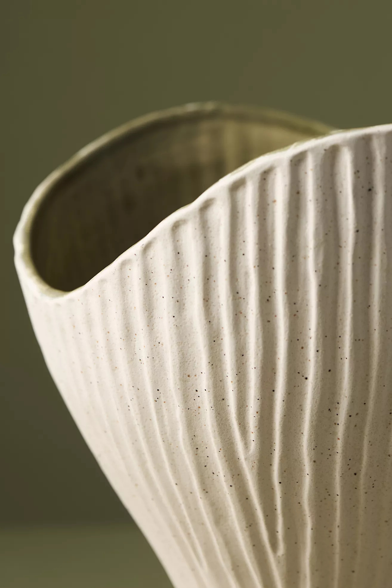 Hina Ikebana Clay Vase | Anthropologie (UK)