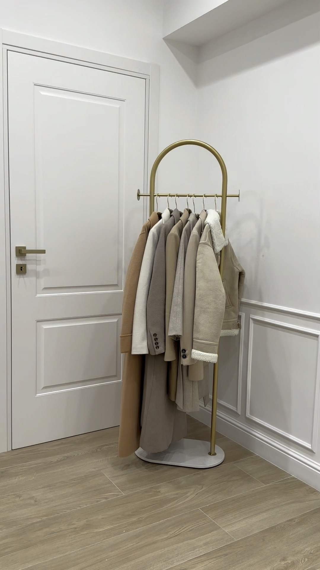 My Amazon gold hanger ✨
#AmazonFinds  

#LTKhome #LTKeurope #LTKVideo #LTKhome #LTKeurope