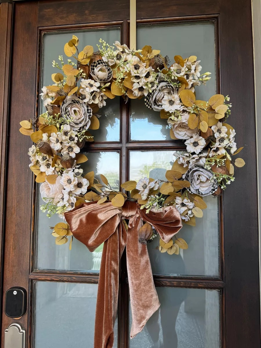 Love this fall wreath for my front door. I added a oversized velvet bow.


#LTKHome