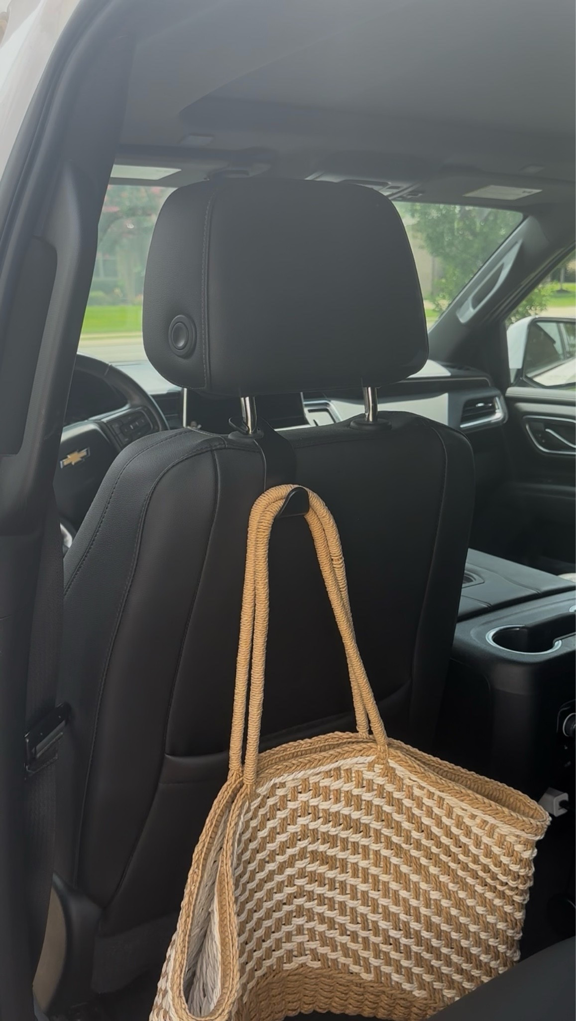 The best road trips start with a little preparation. 🚗✨

Charging cables.
First aid supplies.
Beauty essentials.
Hand sanitizer/wipes.
Phone/Tablet holder.
Travel snacks.

Small systems make a big difference.

🚘 Comment ROAD TRIP to get links!