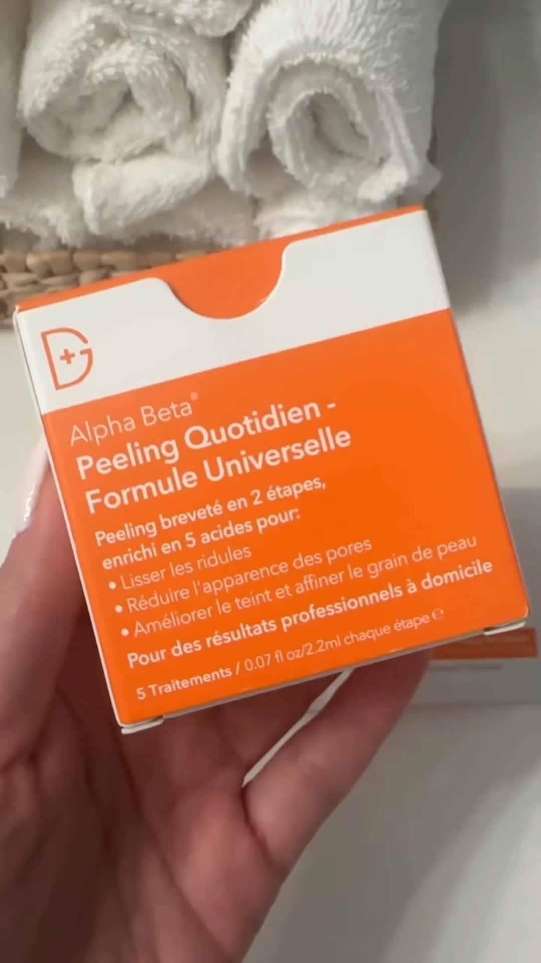 I’ve been using the Alpha Beta® Universal Daily Peel #gifted_by_ddgpartner and it’s a game changer. This patented 2-step peel with 5 AHA/BHAs helps smooth fine lines, shrink the look of pores, and brighten uneven tone & texture — all from home 🧖‍♀️💫

Skincare that actually works. #YesPlease 💯

And yes… don’t mind the face/body color difference — that’s what happens when you wear SPF on your face and live in Miami 😅🌴

#GlowingSkin #DailyPeel #AHABHA #DrDennisGross #SkincareRoutine #AtHomeFacial #BeautyObsessed #SkincareThatWorks 
#drdennisgross

#LTKBeauty