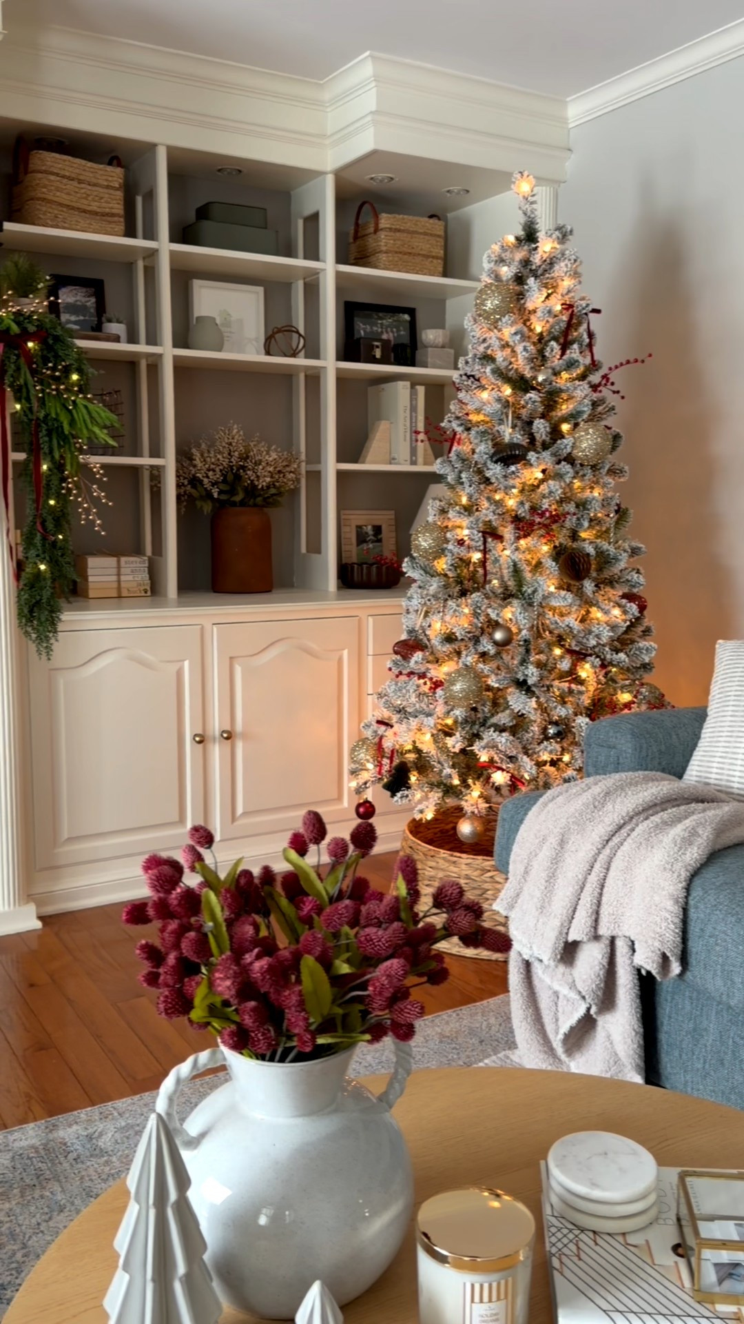 I couldn’t resist this audio with my TV art 😂 might be my favorite Christmas movie of all! I don’t know, Home Alone is a close second. What’s yours?! Let me know in comments! 👇🏻
.
.
.
.
.
#holidayhome #myholidayhome #christmasdecor #homestylinginspo #livingroom 

#LTKSeasonal #LTKHome #LTKHoliday