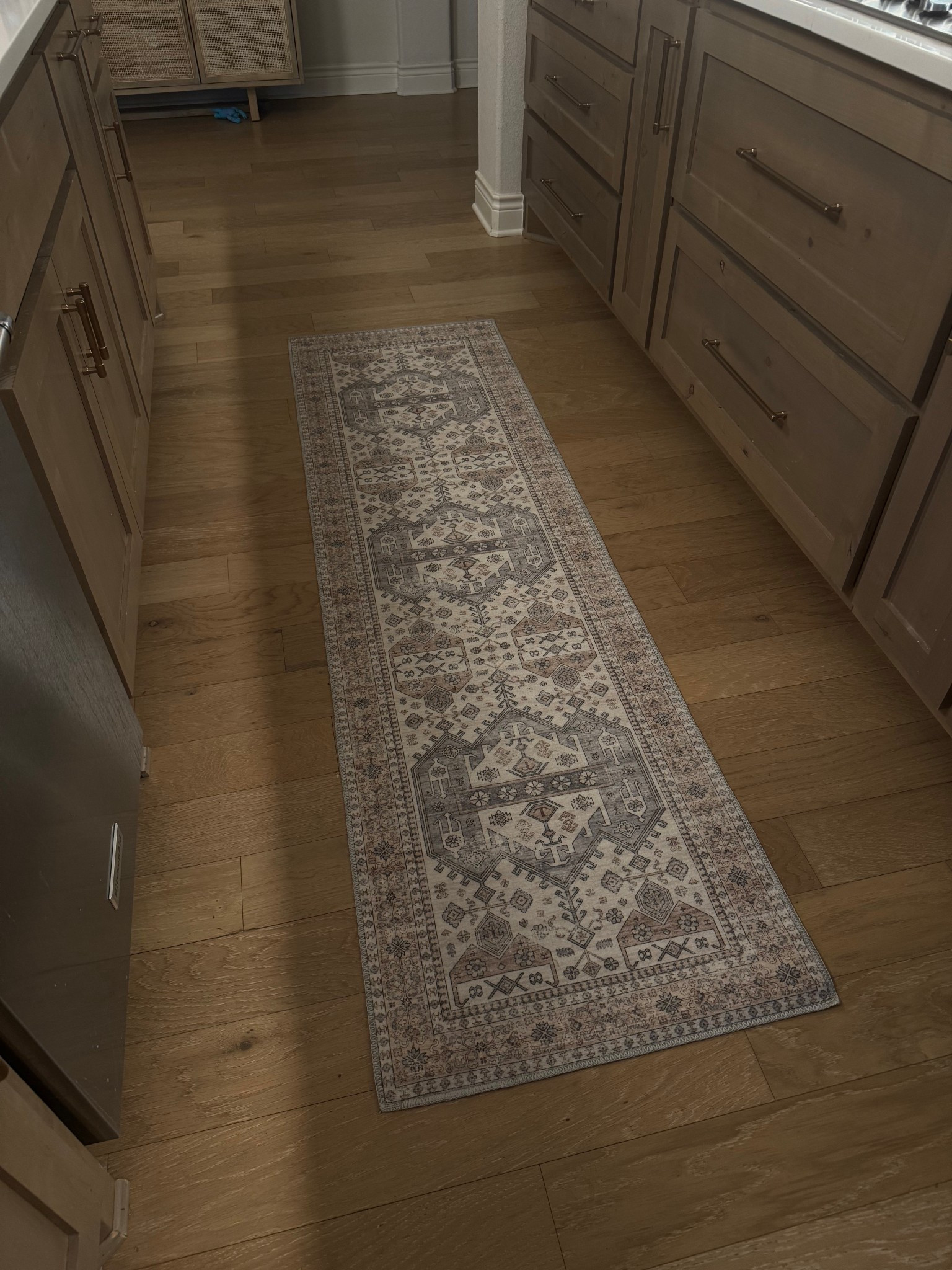 The BEST kitchen runner



#LTKFindsUnder50 #LTKHome #LTKStyleTip