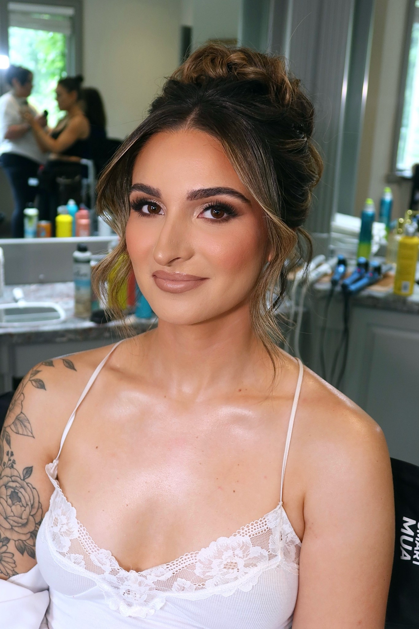 ✨Bronzed + glowing ✨ This is the type of glam if you wanna walk in a room and catch everyone’s attention 🤎 #bronzymakeup #makeupartist #mua #chicagomakeupartist #chicagomua 