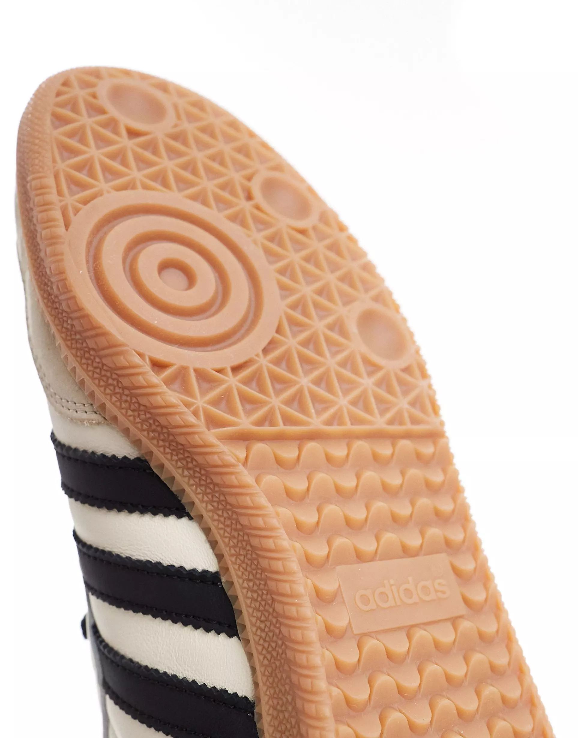 adidas Originals Samba OG sneakers in cream | ASOS | ASOS (Global)