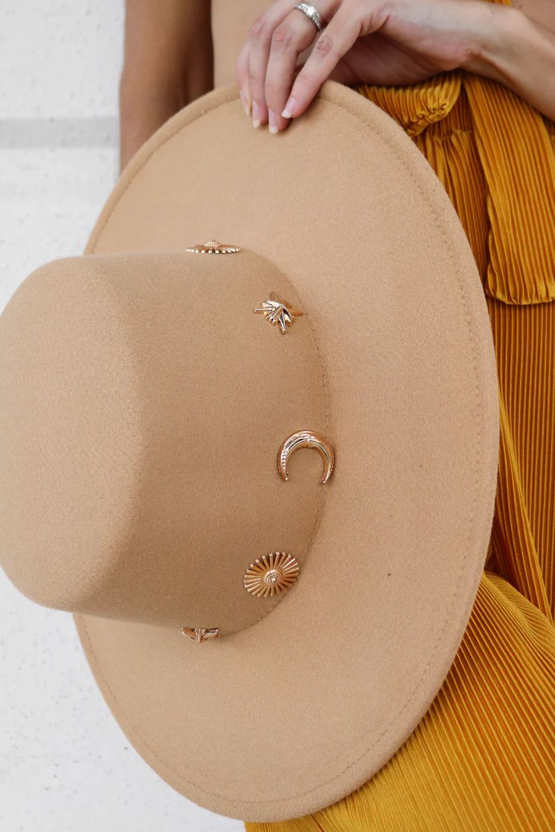 Shiloh Hat in Tan | lauren nicole