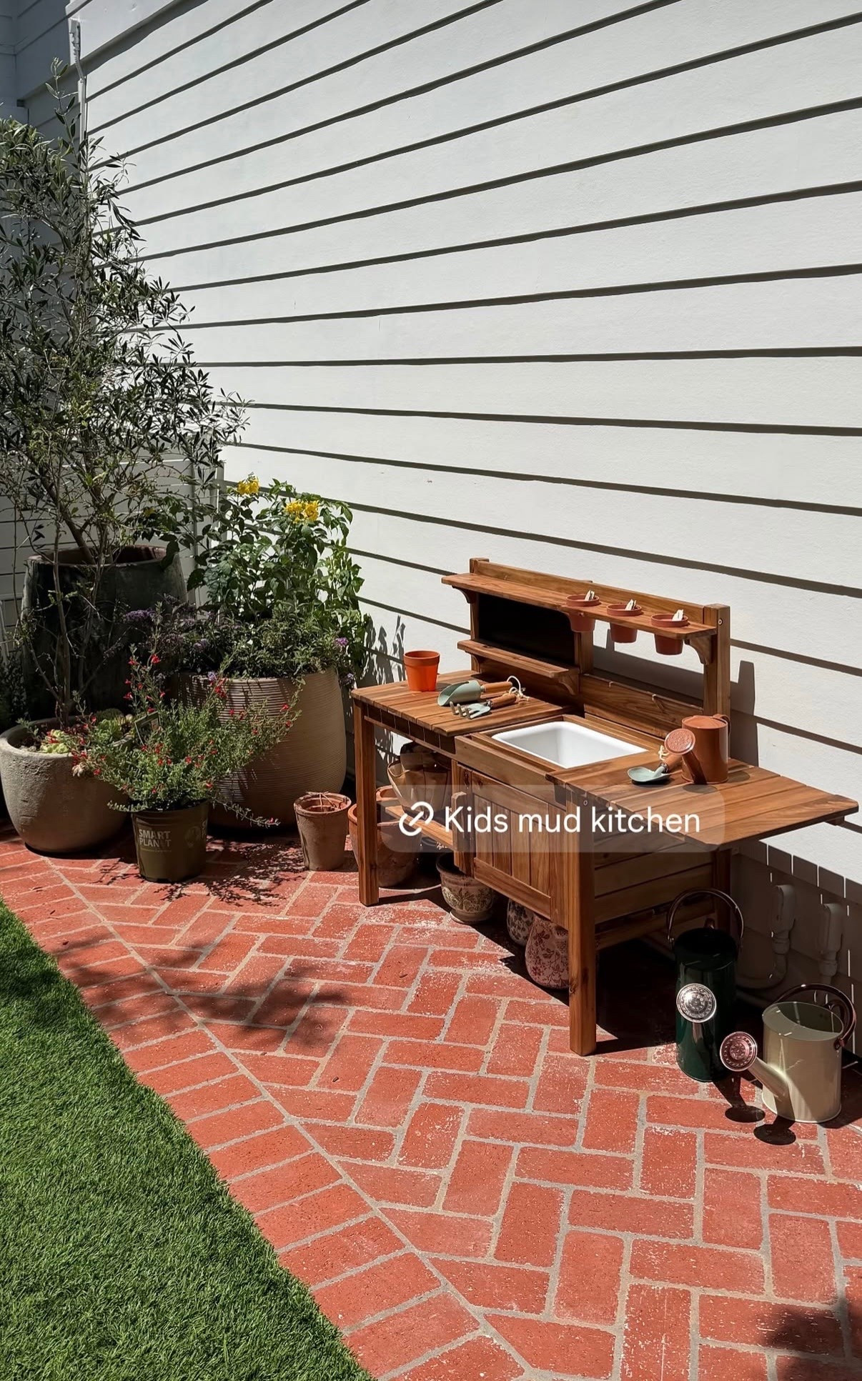 Kids mud kitchen