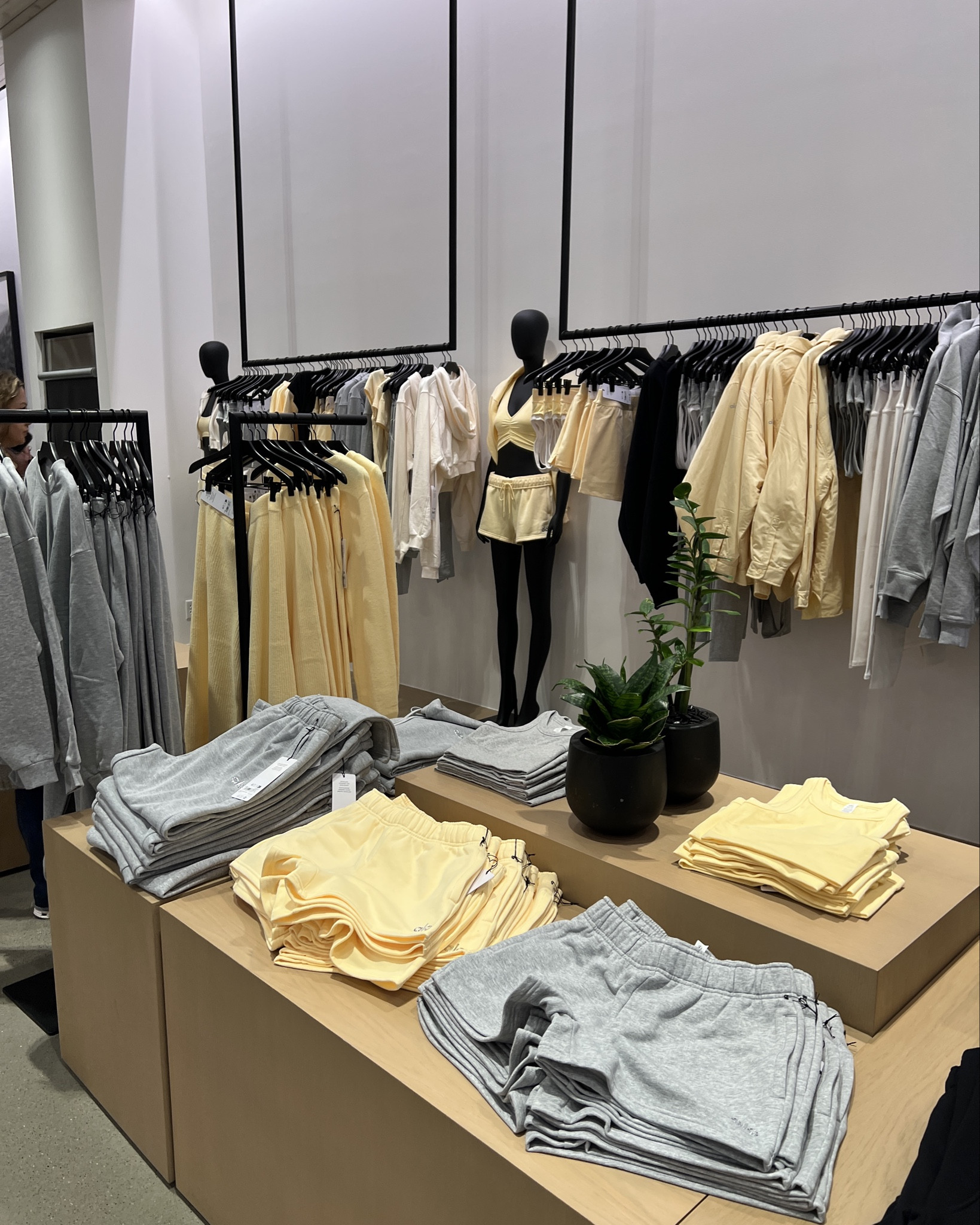 This beautiful butter yellow sits right between banana and corn and is beautiful for SPRINGS. 