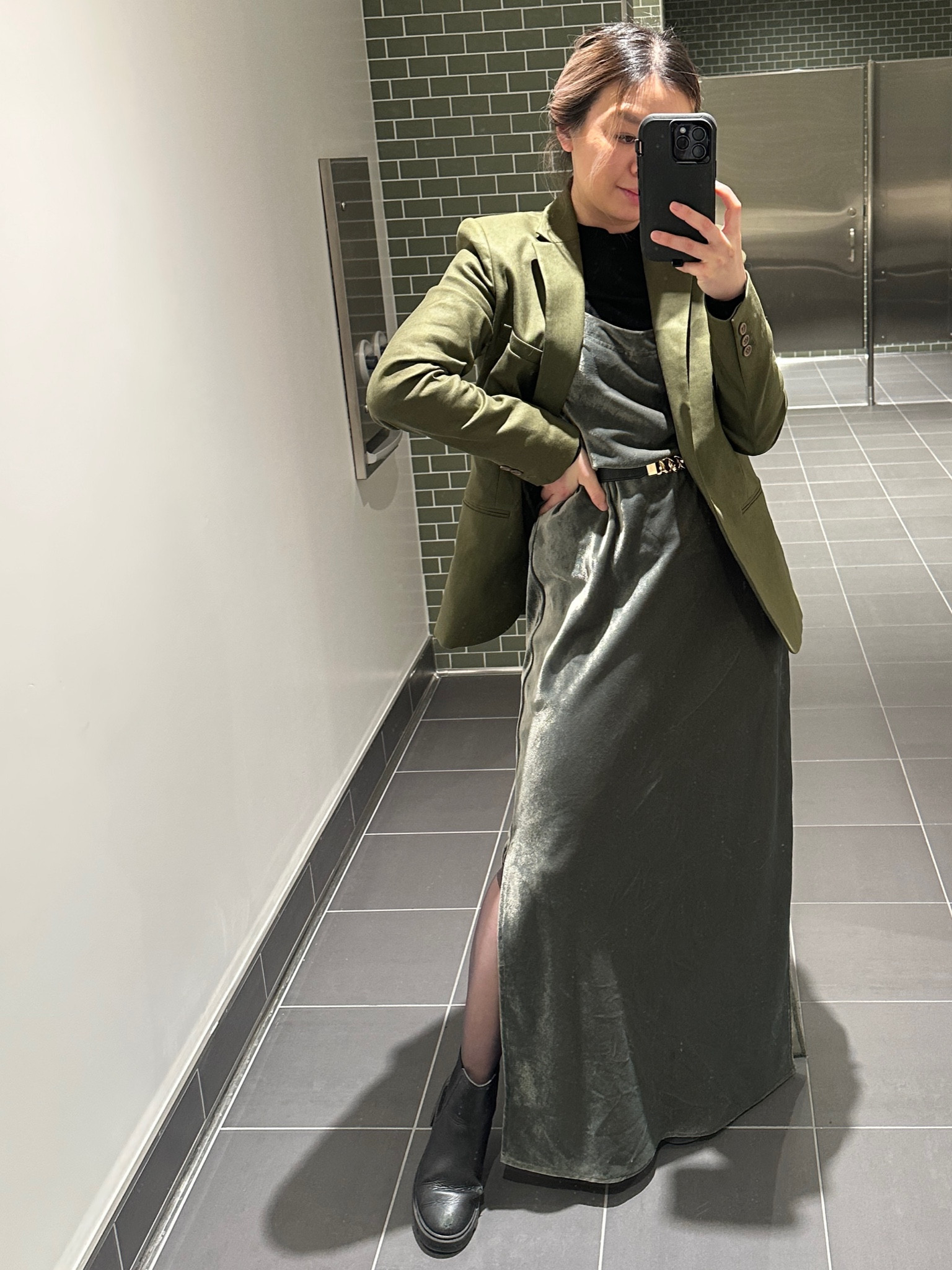 The office bathroom selfies series continues… the vibe is 💚💚💚 Replicate this look for your St Patty’s Day Outfit for good luck 🍀 
Wearing size S in Splendid but fits a big big, would recommend sizing down if in between sizes. I’m 5’1” for ref! 

#LTKstyletip #LTKsalealert #LTKworkwear