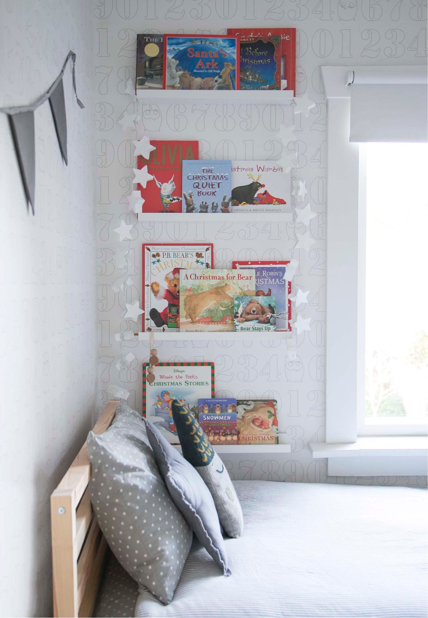 It’s that time of the year when we pull out allll of our holiday favourites. 📚

#LTKHoliday #LTKKids #LTKGiftGuide