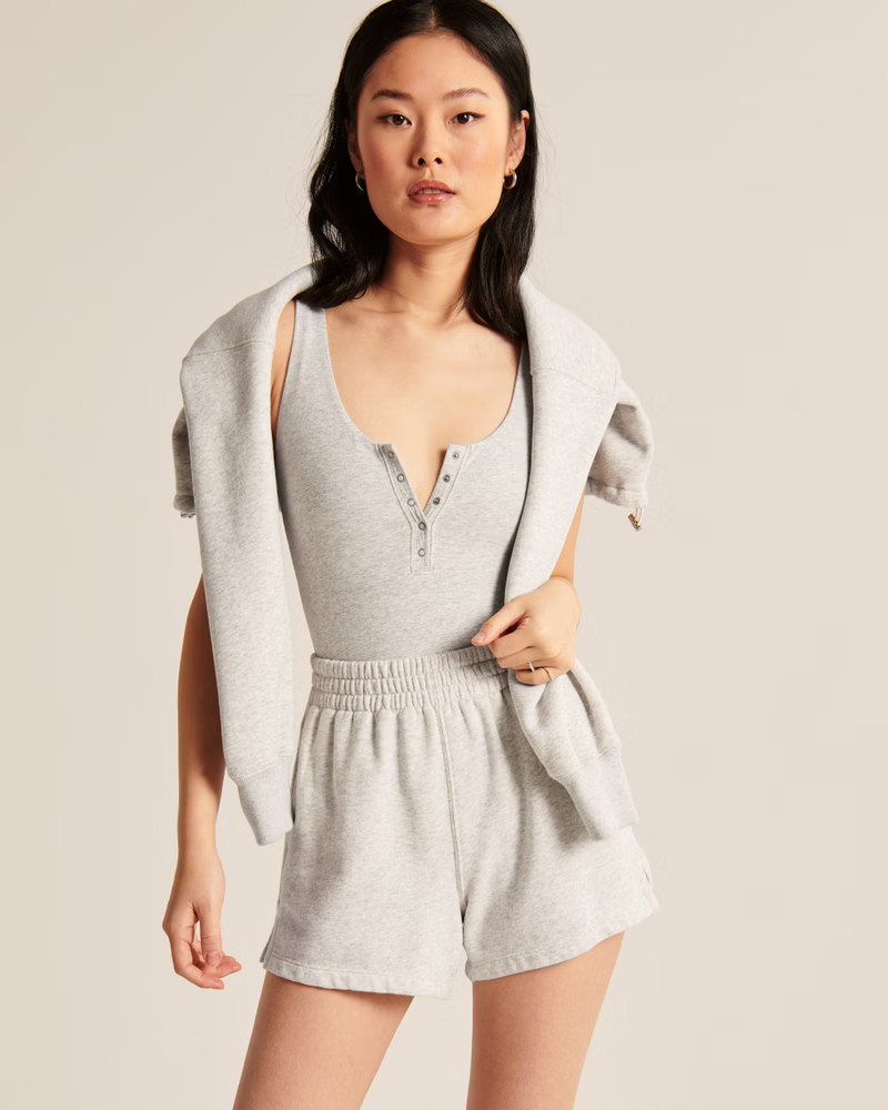 Sunday Shorts | Abercrombie & Fitch (US)