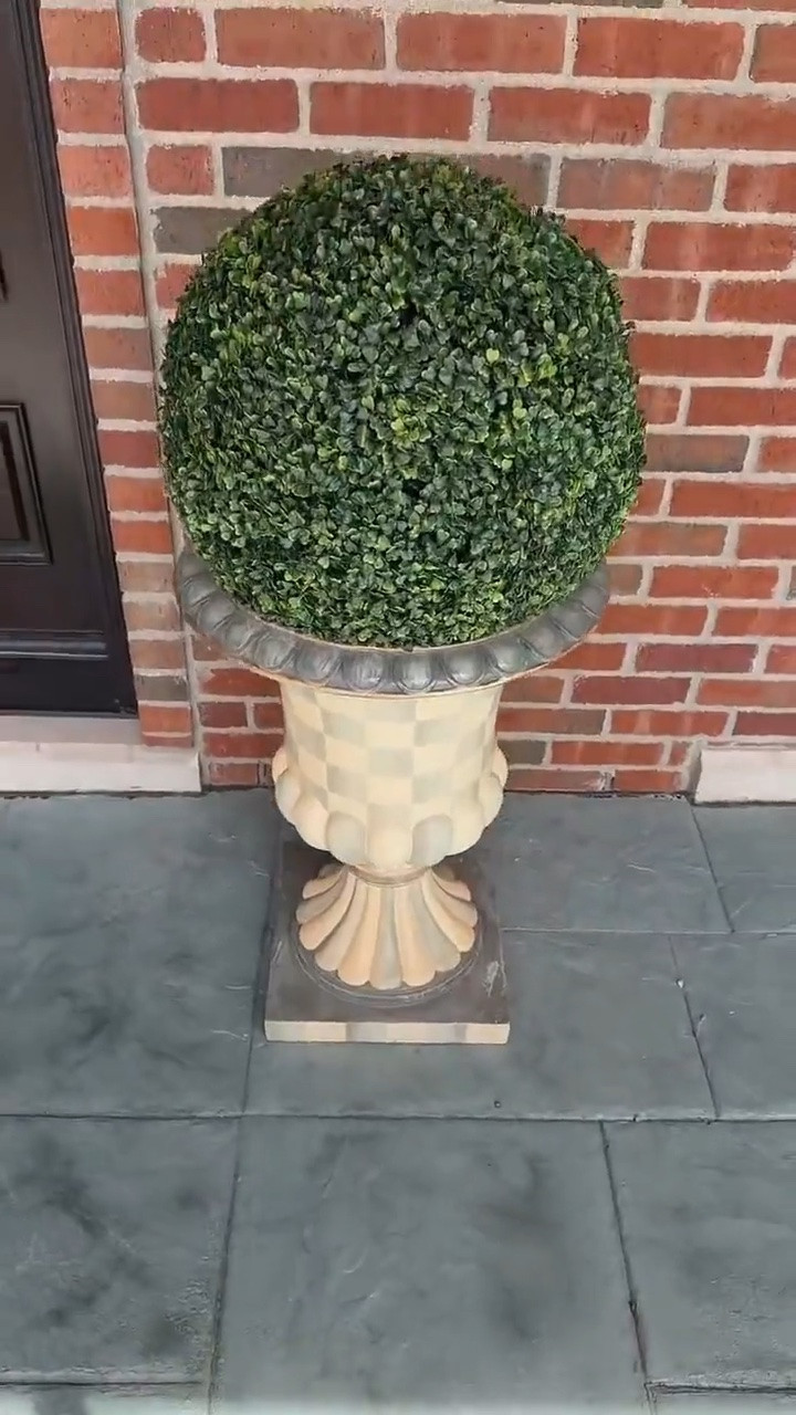 These faux flowers from Amazon look so realistic and instantly brighten up a space. Such an easy way to add a fresh touch to shelves, tables, or entryways without worrying about maintenance. Home finds like this always make decorating feel simple and effortless.

#LTKOver40 #LTKHome #LTKSeasonal