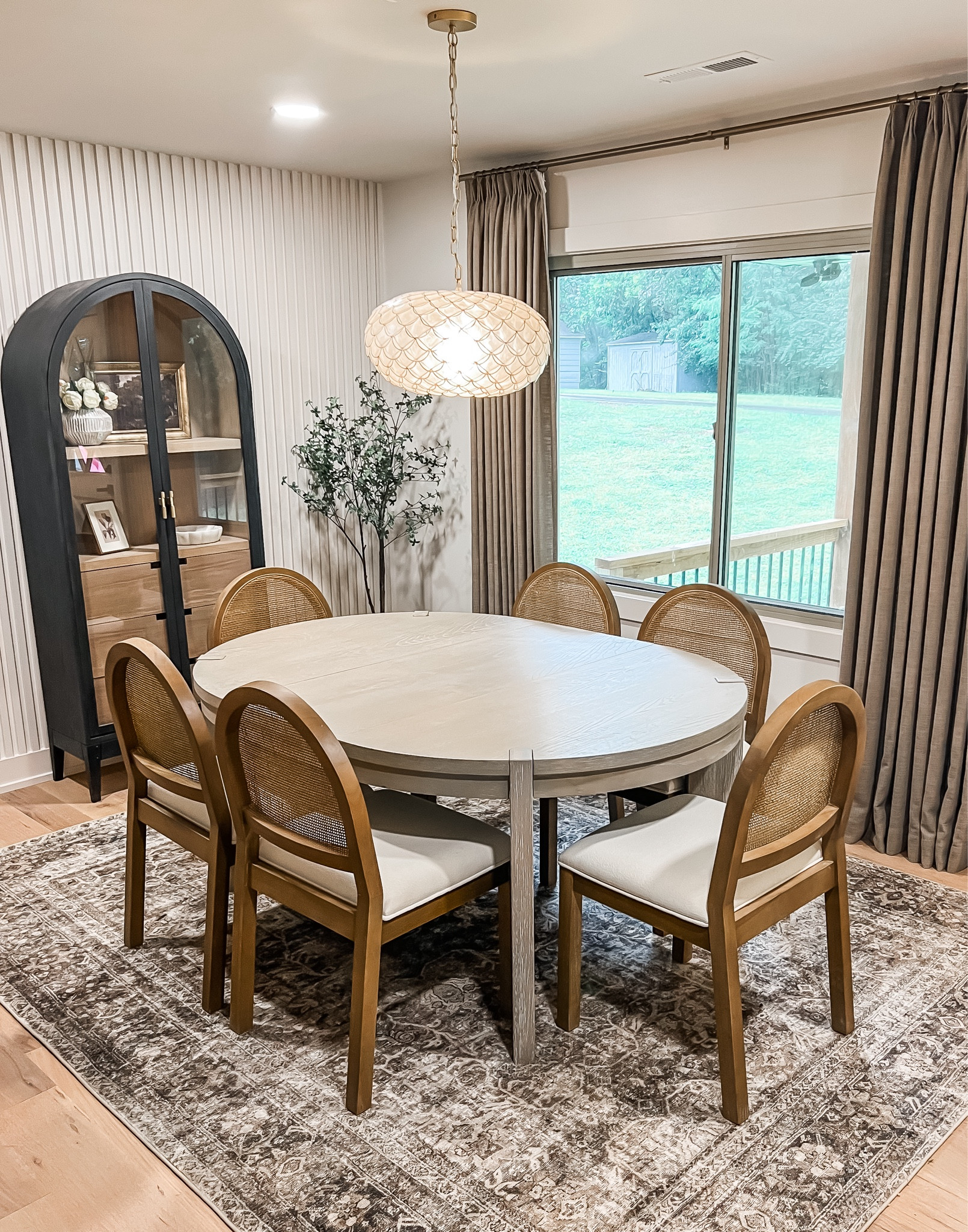 Dining room is complete ✔️😍 Code to save on custom curtains is in my bio @cozyandevergreen ✌🏻🙌🏻

#LTKHome