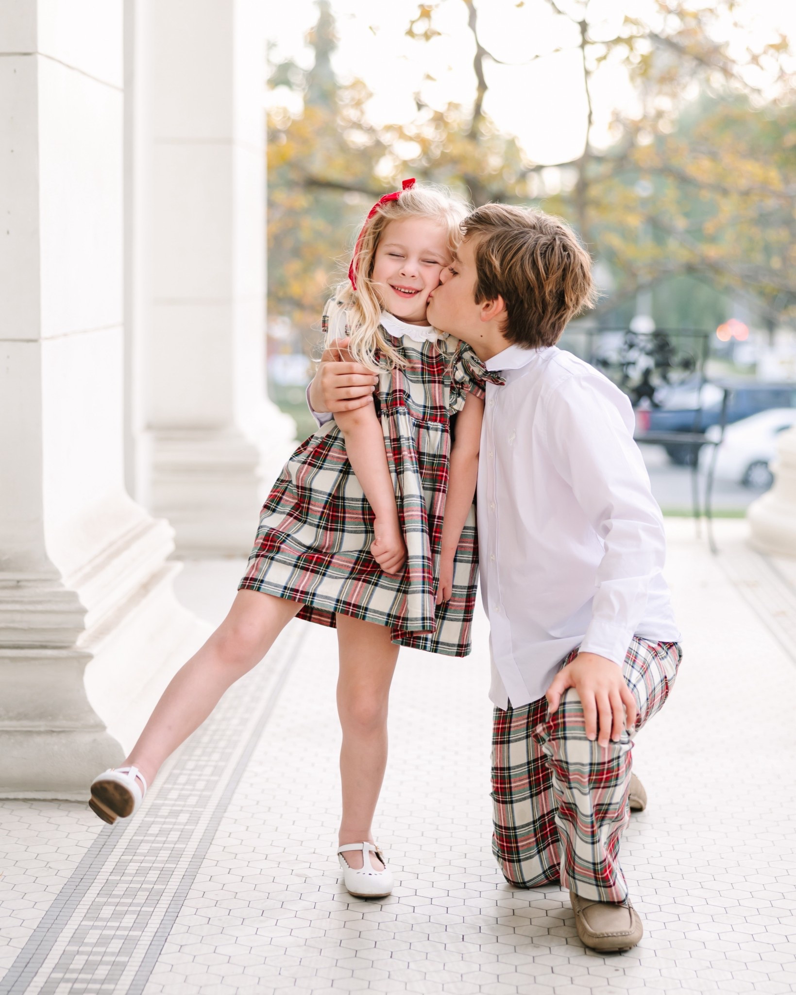 additional 40% off Beaufort bonnet sale favorites! Goldie is a tall 5 wearing a 5 and Alden is wearing size 14. The pants run small in the waist- size up 1-2 sizes!