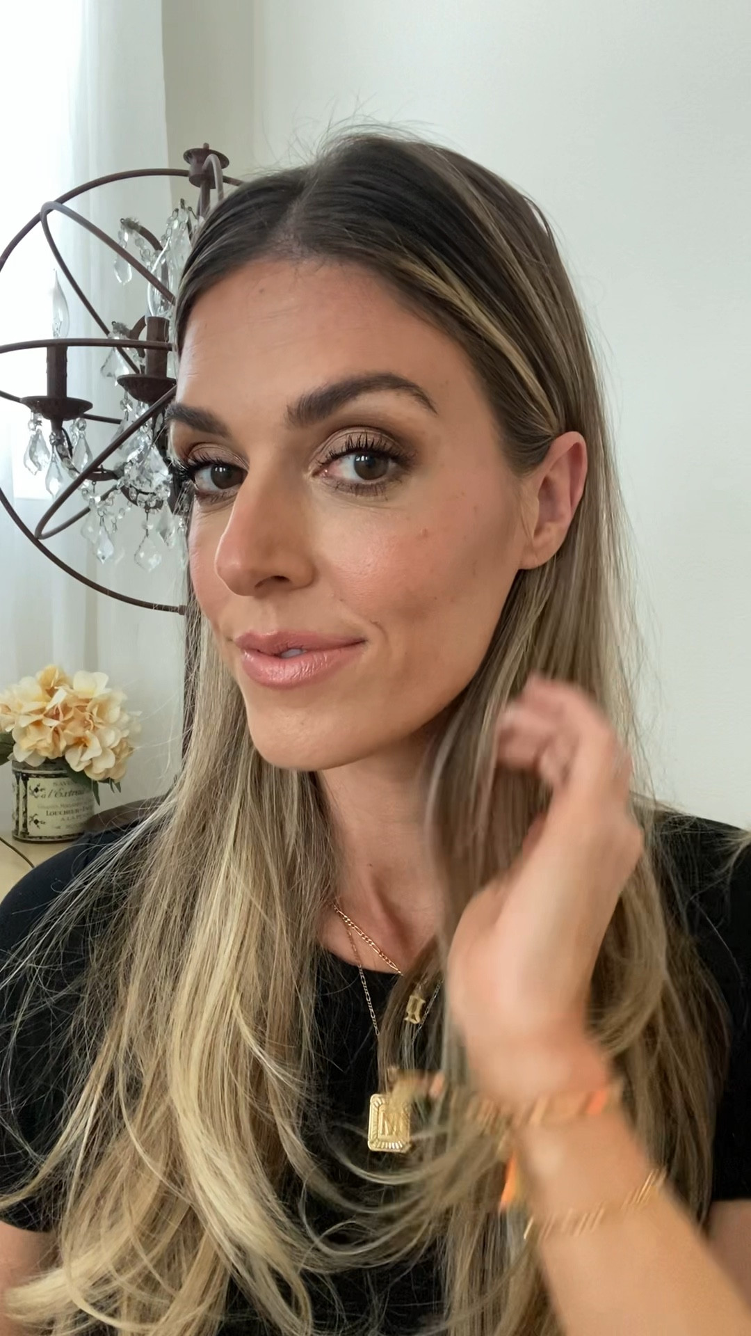 Glowy spring/ summer bronze makeup ✨

Foundation- C3
Eye shadow palette- Tarte In bloom 
Concealer- medium sand 
Contour- cool bronze 
Eyebrow pencil- brunette 
Lip liner- pillow talk
Lipstick- kinda sexy 
Gloss- please me 

Summer makeup, spring makeup, bronze makeup, glowy makeup

#LTKSeasonal #LTKstyletip #LTKbeauty