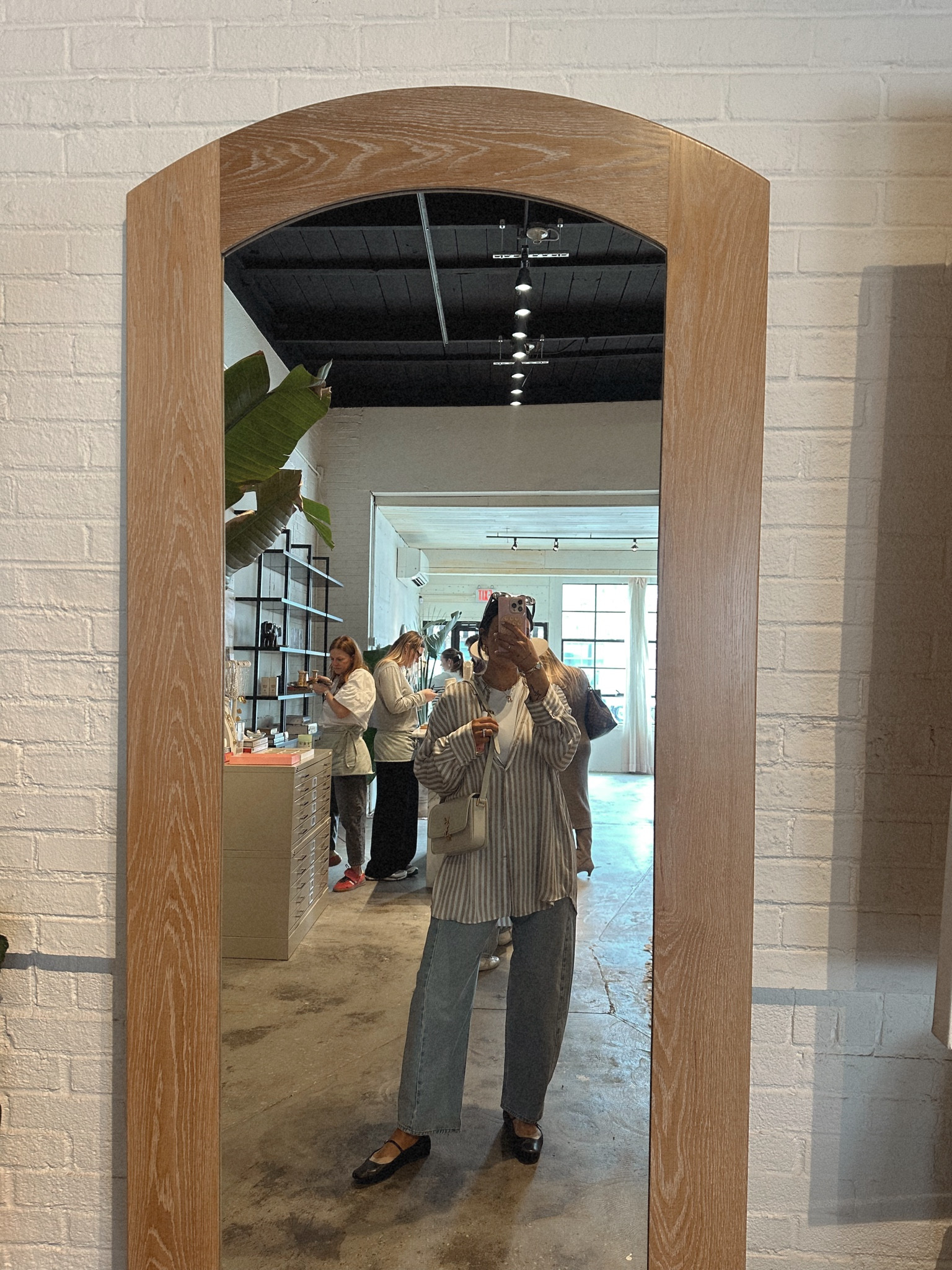 Charleston OOTD
barrel jeans outfit
Ballet flats dolce vita 


#LTKmidsize #LTKstyletip #LTKSeasonal