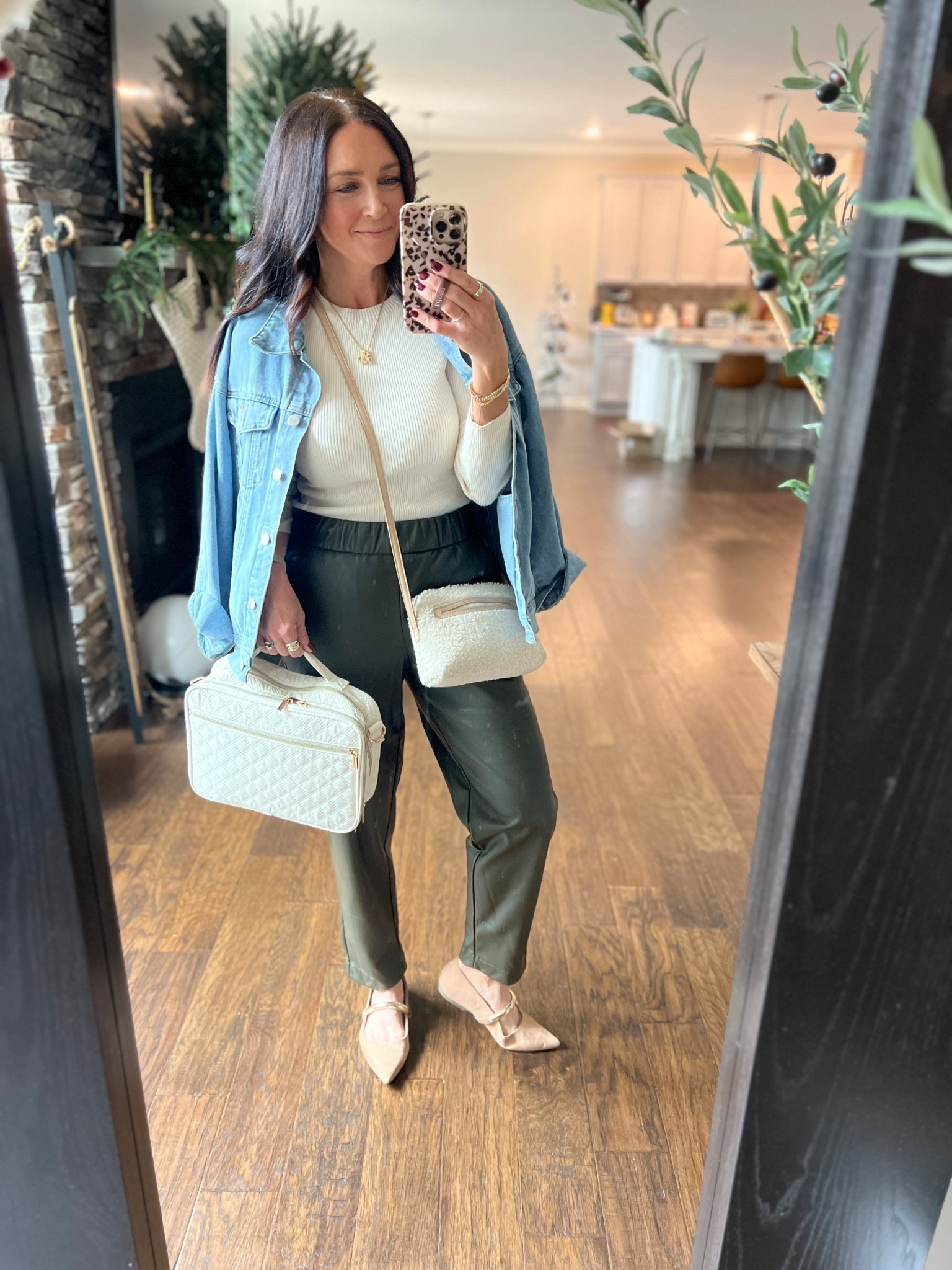 Church OOTD with my new Bible case! Love that this has a section for pens, my phone and has bookmarks attached! 


#LTKdayinmylife #LTKmomlife