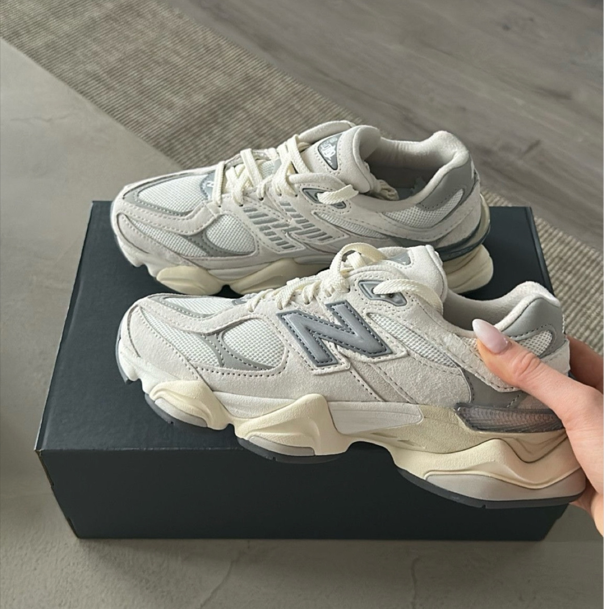 y’all need to RUN 🏃🏼‍♀️💨 the new balance 9060s are back in stock in sea salt in most sizes. i promise these are gonna sell out super fast!! #newbalance #newbalance9060