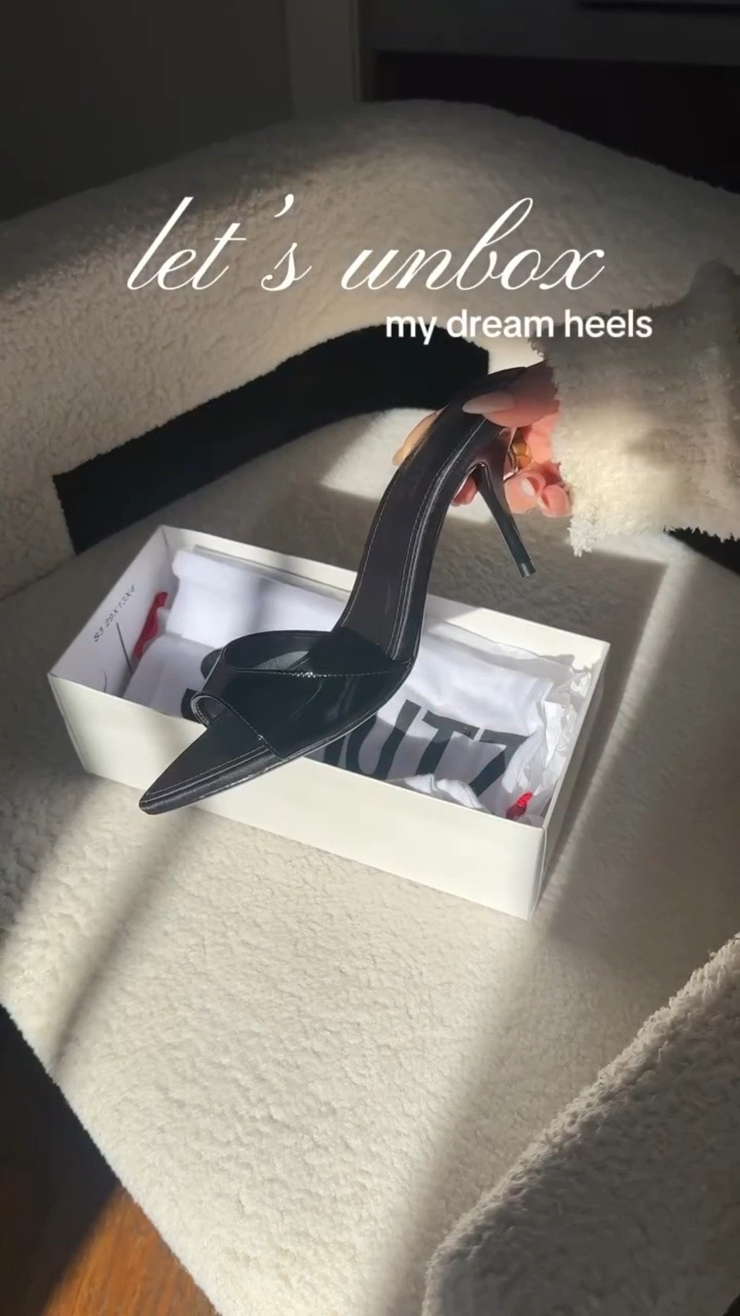 Let’s unbox my dream heels from @schutz 🖤 Highlighted these yesterday in my 10 favorite things post but couldn’t resist sharing the first time we met 😍 

Classic, chic, comfortable… instantly elevate any outfit. These are 🔥🔥🔥🔥 

Comment SCHUTZ and I’ll DM you links or find them on my ShopMy 🖤 

#schutz #schutzoficial #schutzlovers