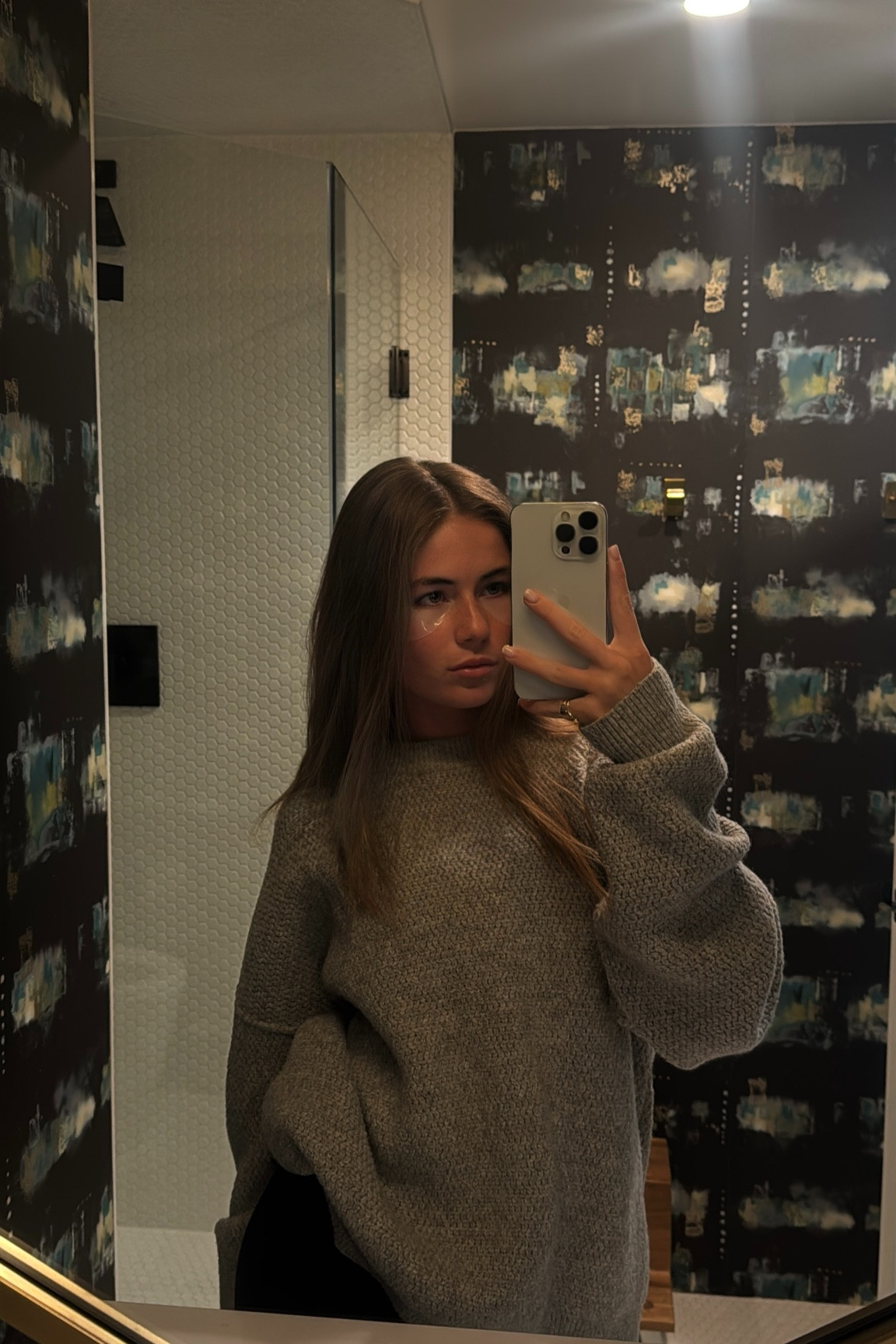 Sweater + eye patch duo 

#morningwalk #sweater #skincare #eyes #eyepatches #peterthomasroth #topshop


#LTKU #LTKFindsUnder100 #LTKBeauty