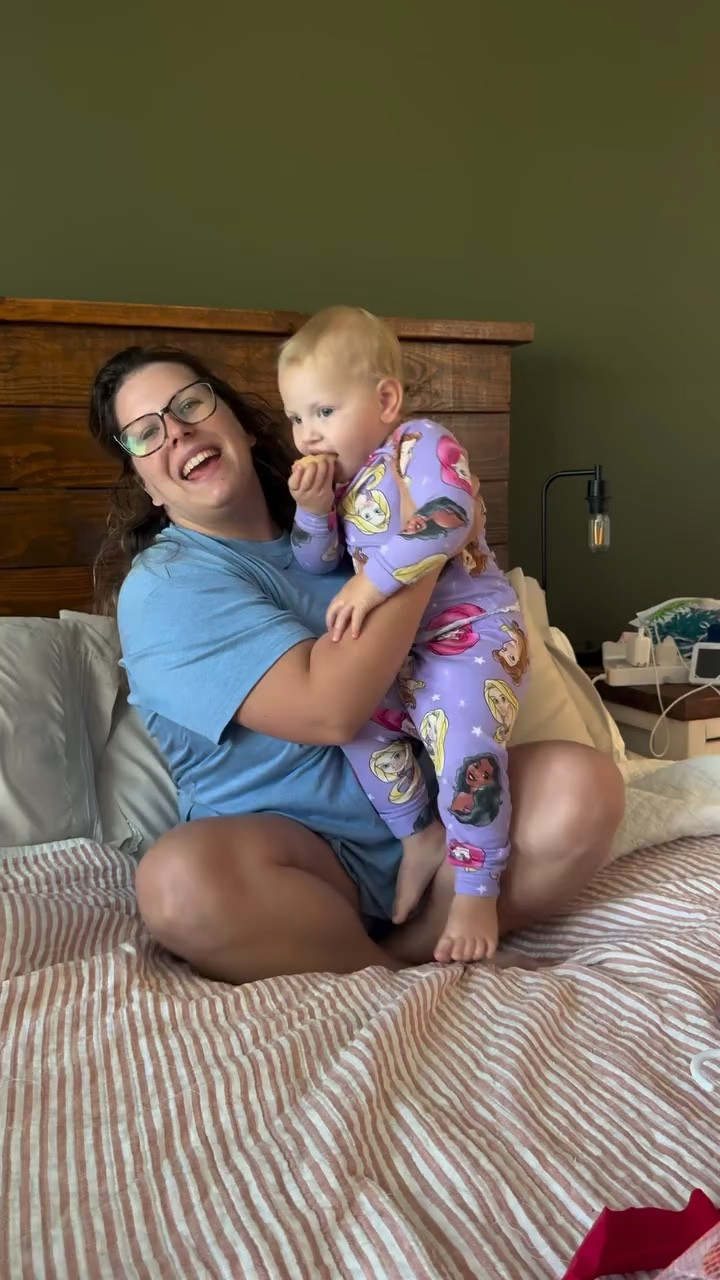 COME PACK FOR ONE NIGHT AT DISNEY 🐭✨💕👑

Where’s your favorite place to shop for your littles Disney outfits?? 

Packing vlog, Disney world, Disney trip, Disney no park day, toddler moms, Disney moms, traveling with kids, Florida moms, WDW, Disney springs, toddler travel finds, Disney finds, what I brought, Disney outfits, character dining, art of movies resort, Orlando fl, mom life, road trip essentials 

#disneytrip #packingvlog #wdwresort #disneymoms #toddlertravel