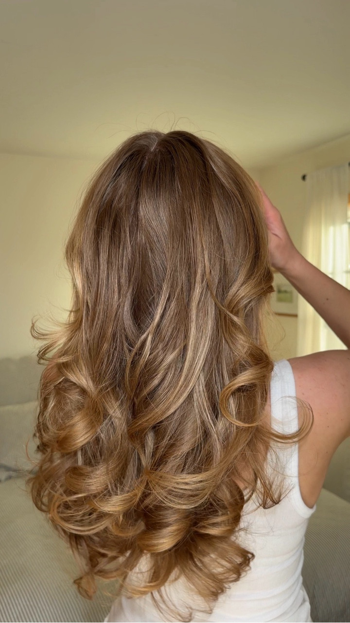As a hairstylist with fine hair but a lot of it, I’m so picky about what I use, this combo gives that smooth, frizz-free finish and shine without weighing anything down @amika #amikapartner