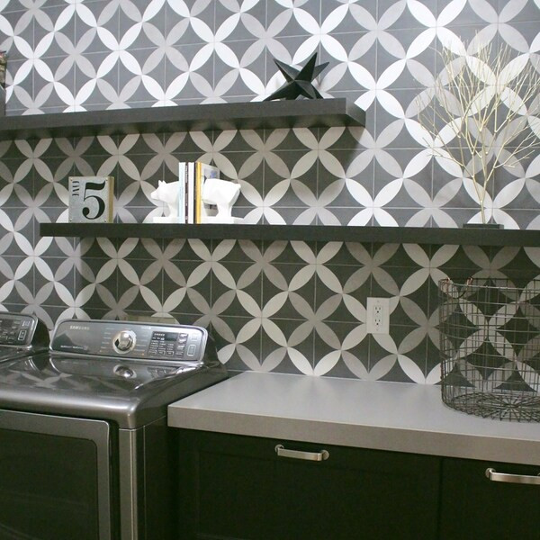SomerTile 7.75x7.75-inch Thirties Petal Ceramic Floor and Wall Tile (25 tiles/11 sqft.) | Bed Bath & Beyond
