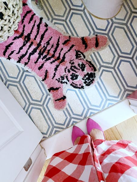 Every room needs a little whimsy! How chic is this tiger bath mat? It will make you smile every time you walk by! 
Best part? It’s less than $25! 
.
.


#LTKfindsunder50 #LTKstyletip